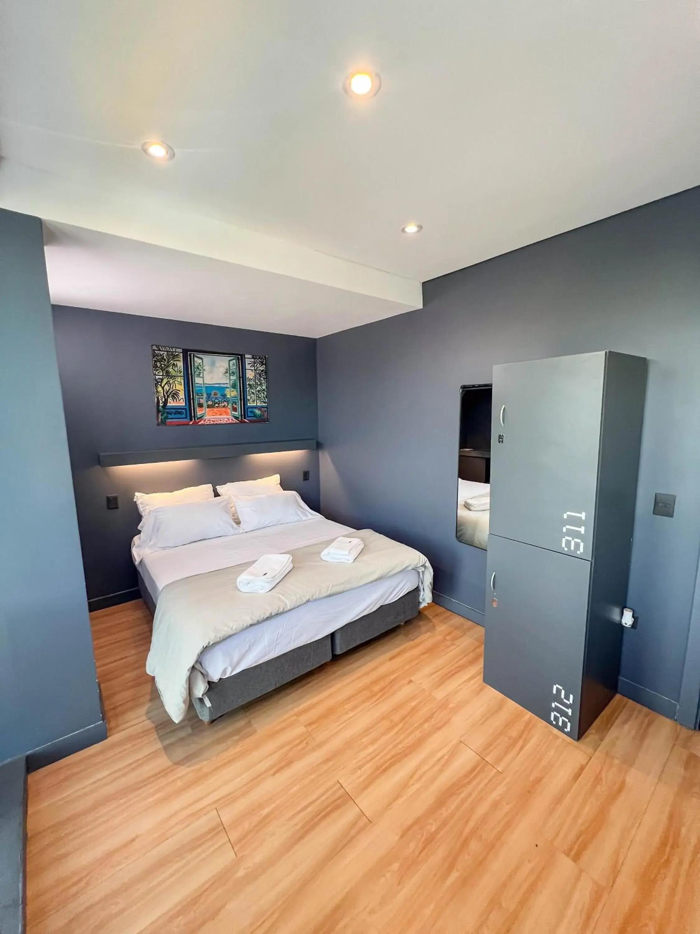 Double or Twin Room with Private External Bathroom in MONS hostel Double or Twin Room with Private External Bathroom in MONS hostel