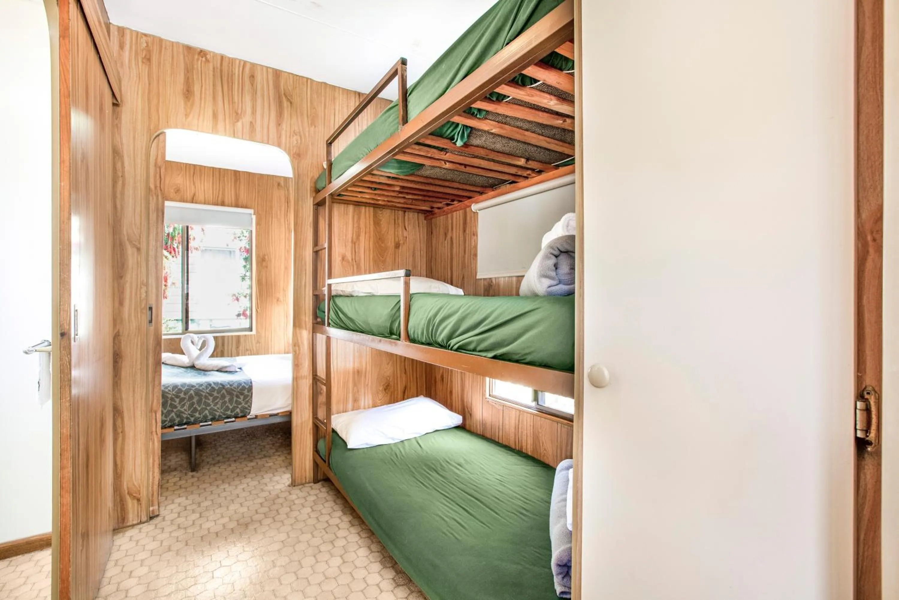 Bed in Breeze Holiday Parks - Halls Gap