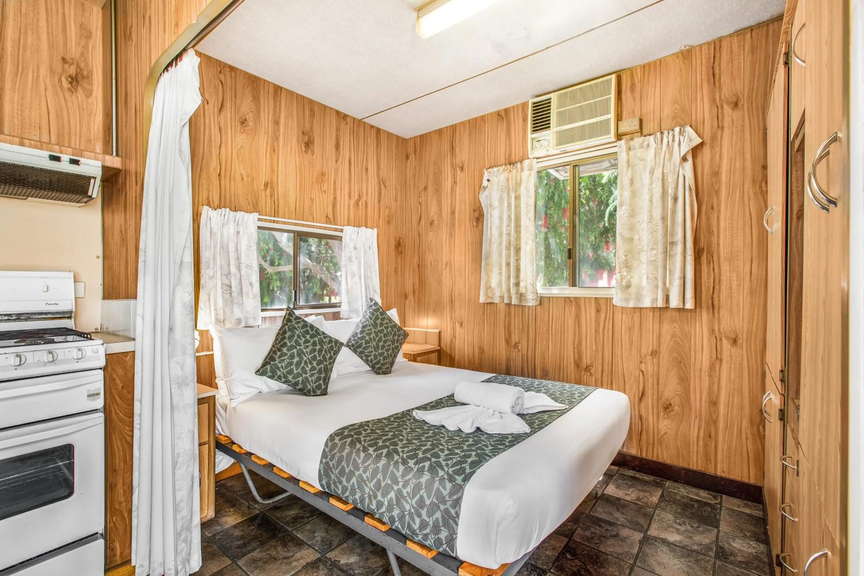 Bed in Breeze Holiday Parks - Halls Gap