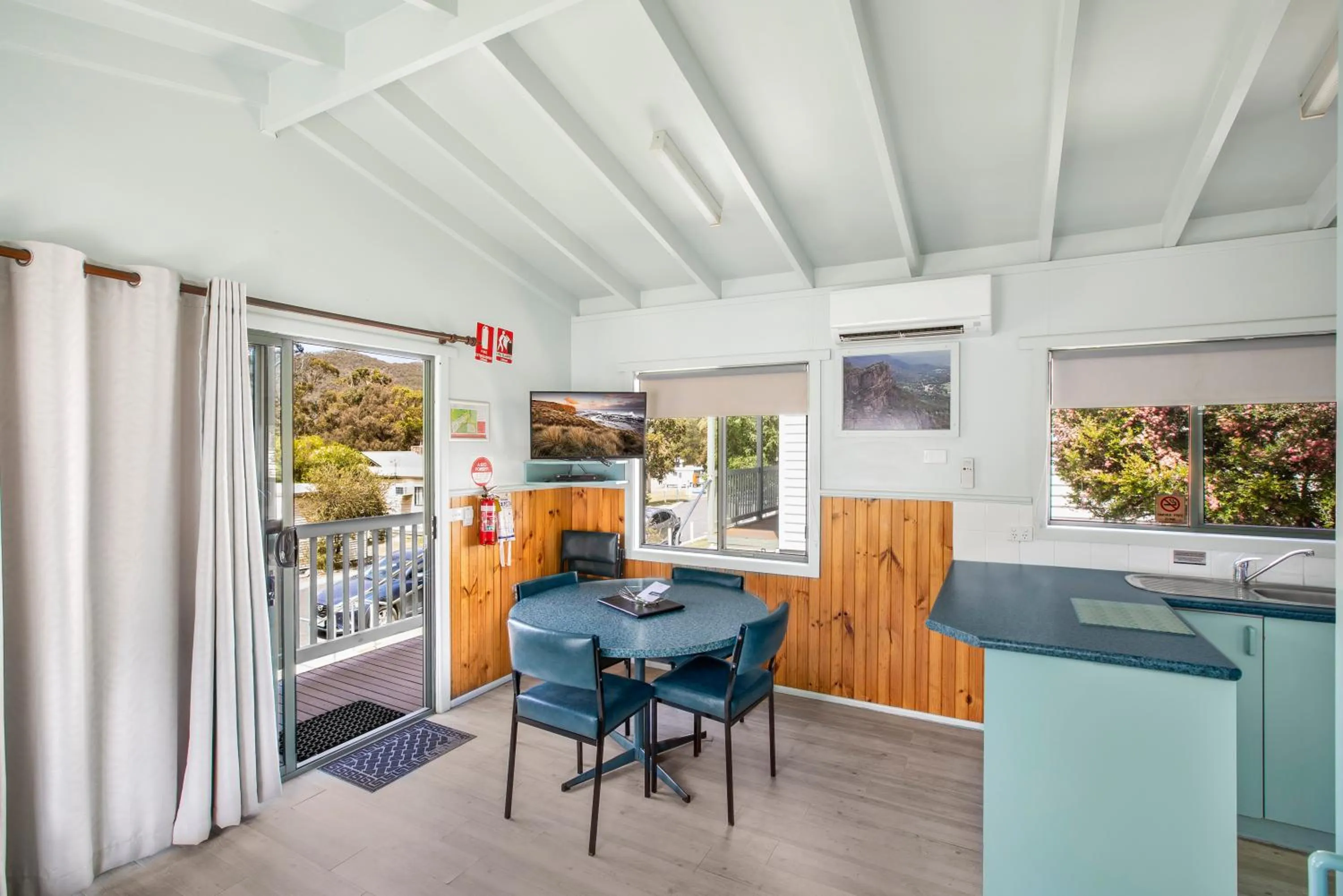 Kitchen or kitchenette in Breeze Holiday Parks - Halls Gap