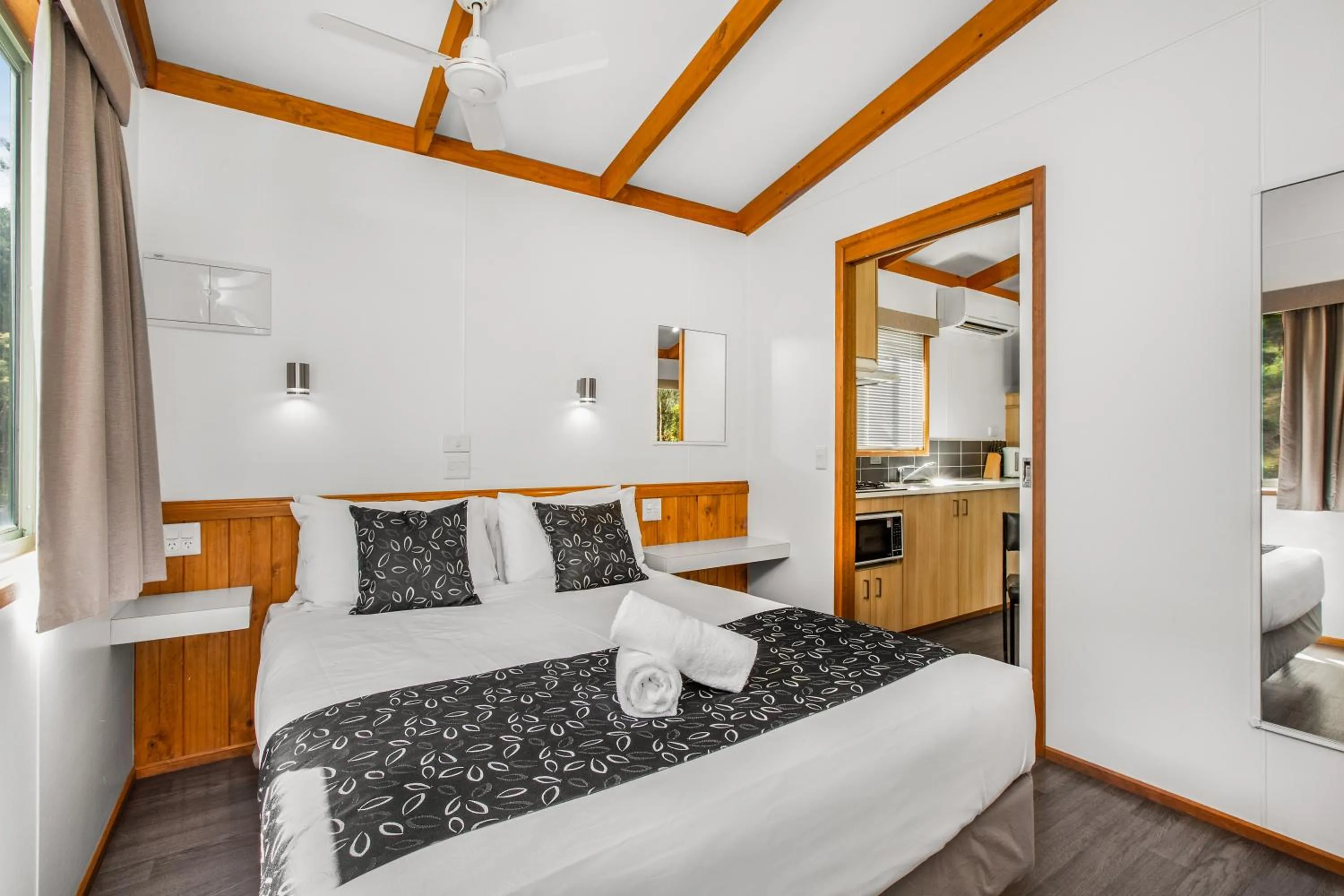 Bed in Breeze Holiday Parks - Halls Gap