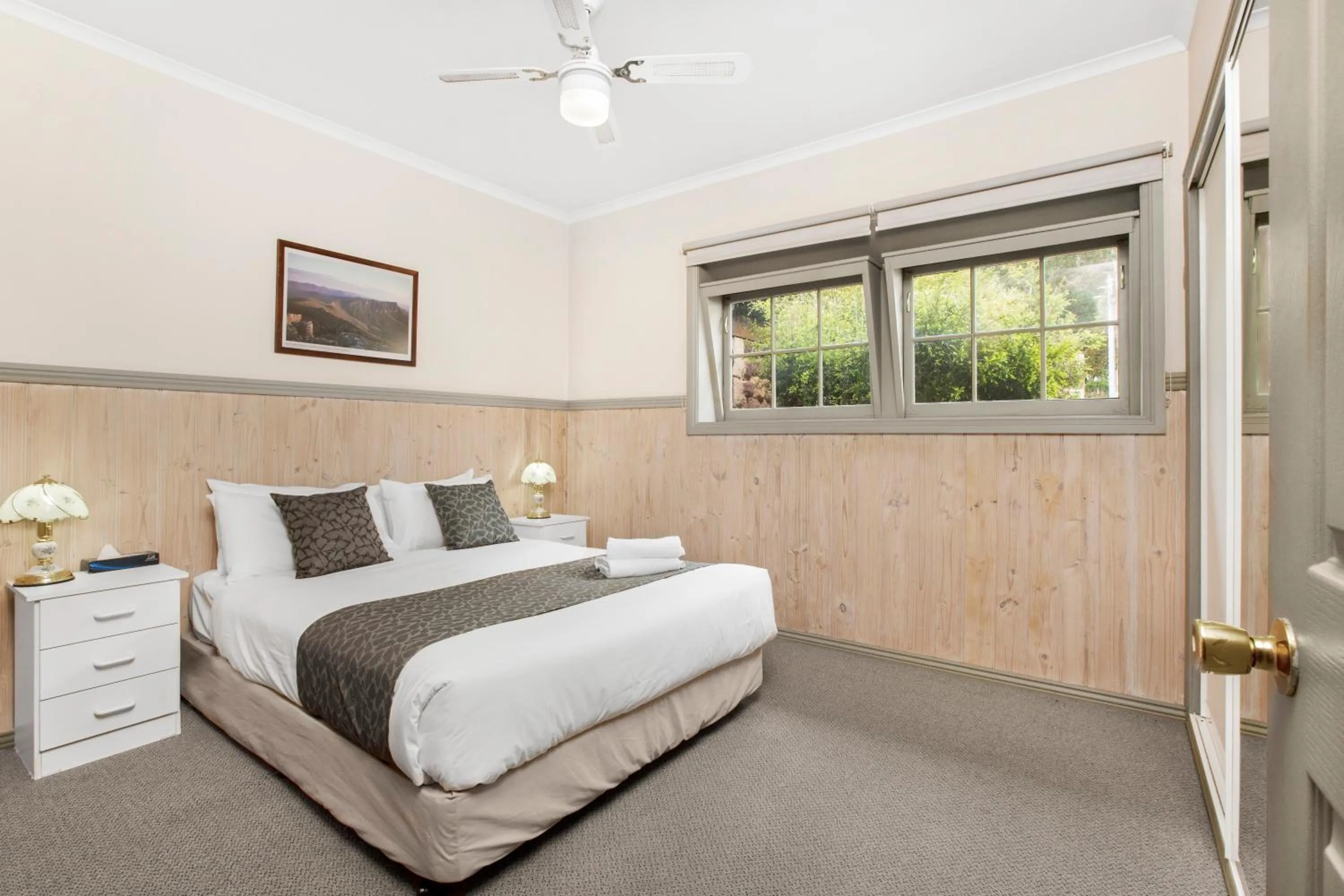 Bed in Breeze Holiday Parks - Halls Gap