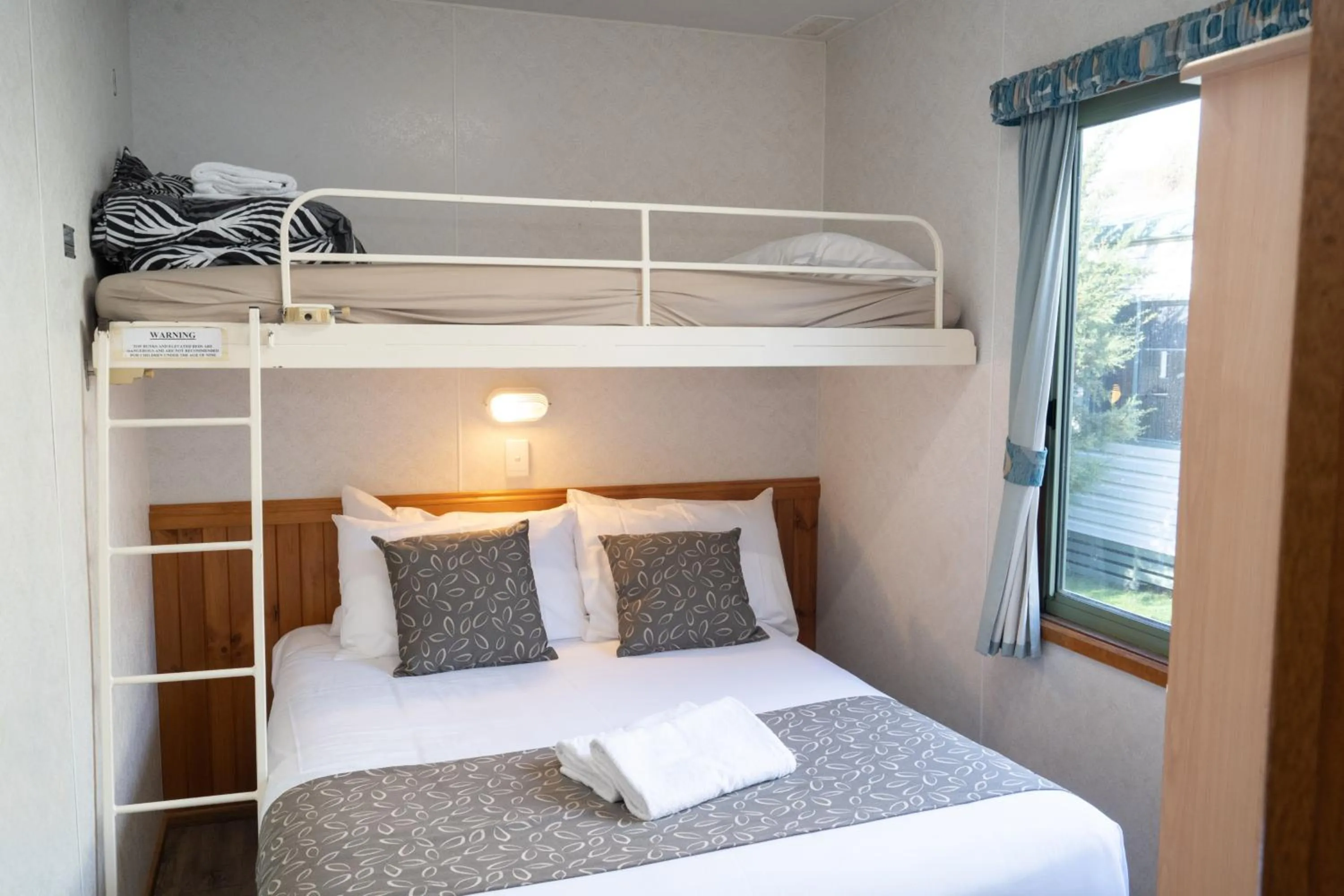 Bed in Breeze Holiday Parks - Halls Gap