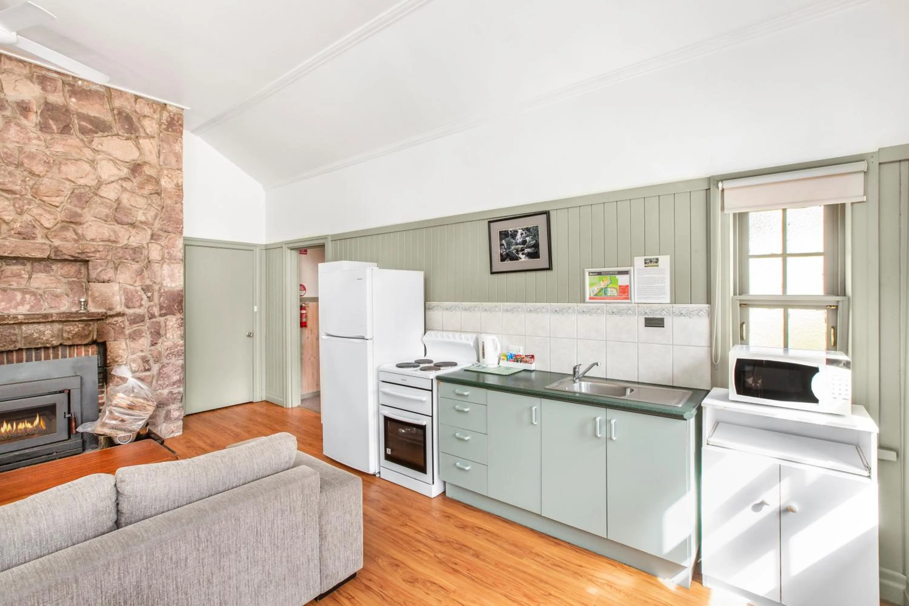 Kitchen or kitchenette in Breeze Holiday Parks - Halls Gap