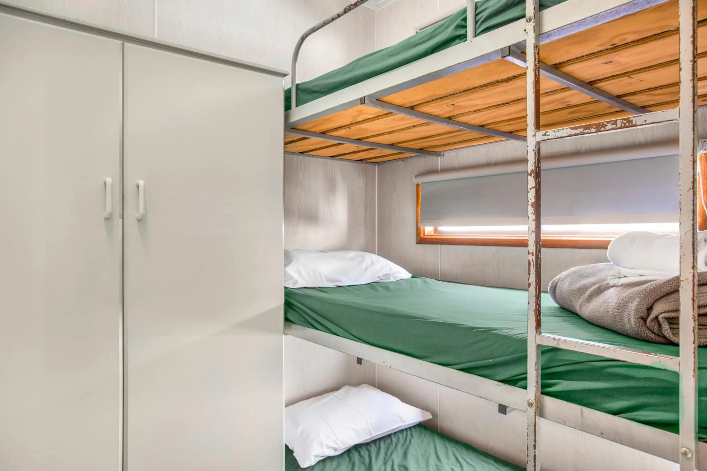 Bed in Breeze Holiday Parks - Halls Gap