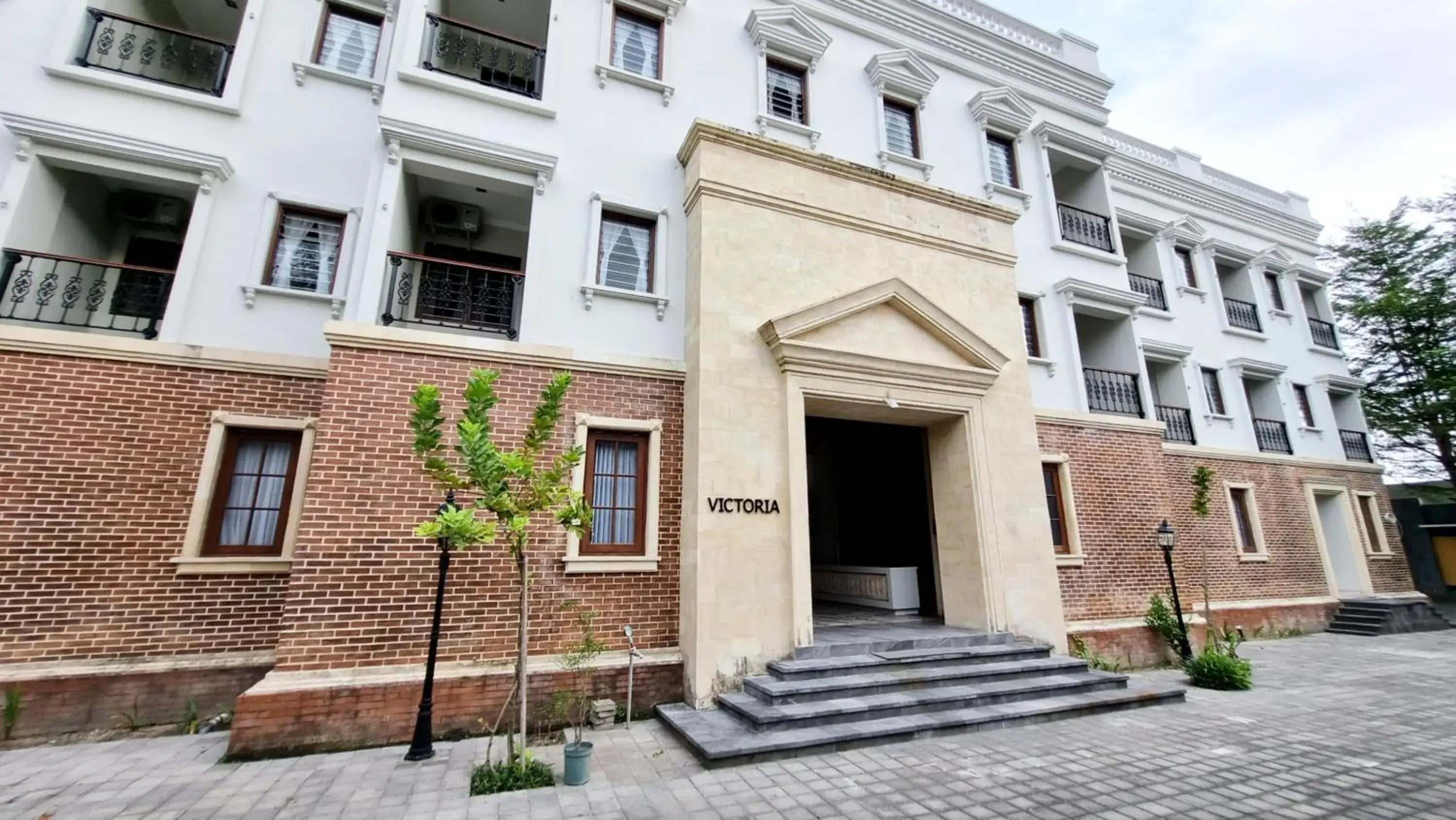 Property building in Omatha Village Property building in Omatha Village