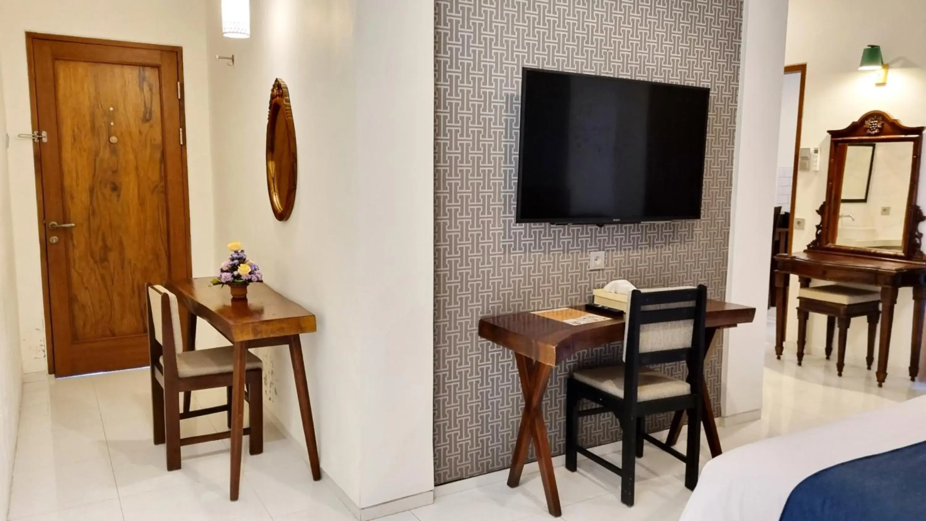 TV and multimedia, Bed in Omatha Village TV and multimedia, Bed in Omatha Village