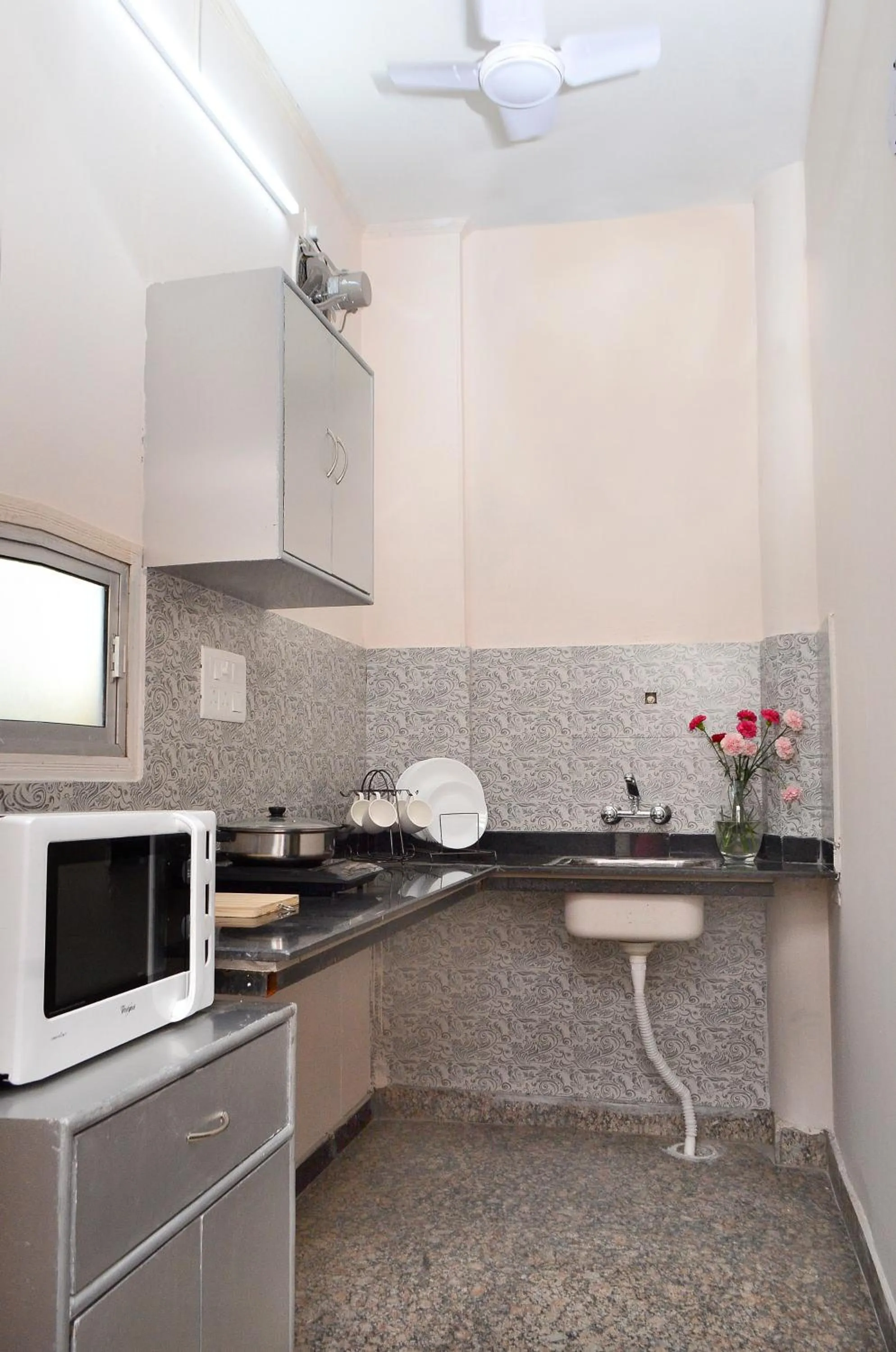 Kitchen or kitchenette in Perch Arbor Suites