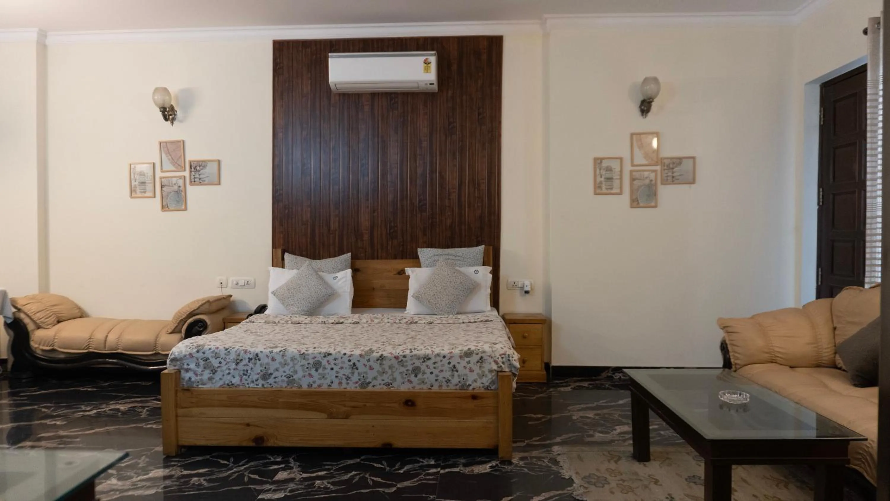 Bedroom, Bed in Perch Arbor Suites