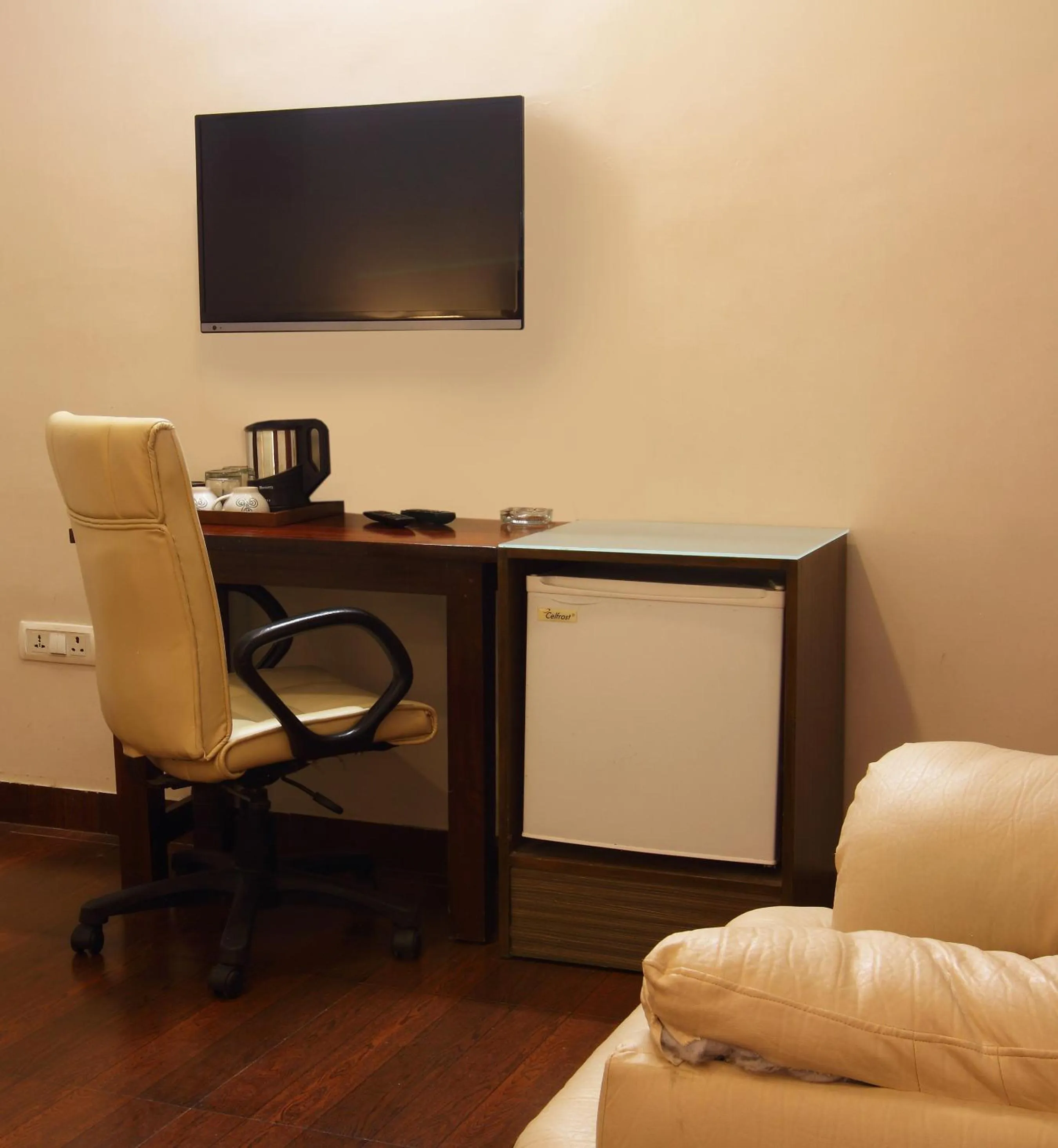 TV and multimedia in Perch Arbor Suites