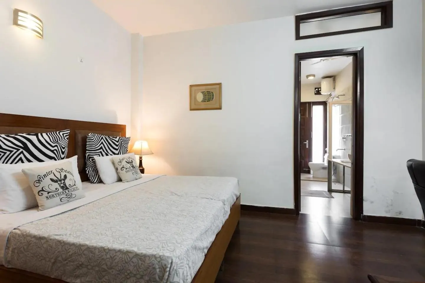 Photo of the whole room, Bed in Perch Arbor Suites