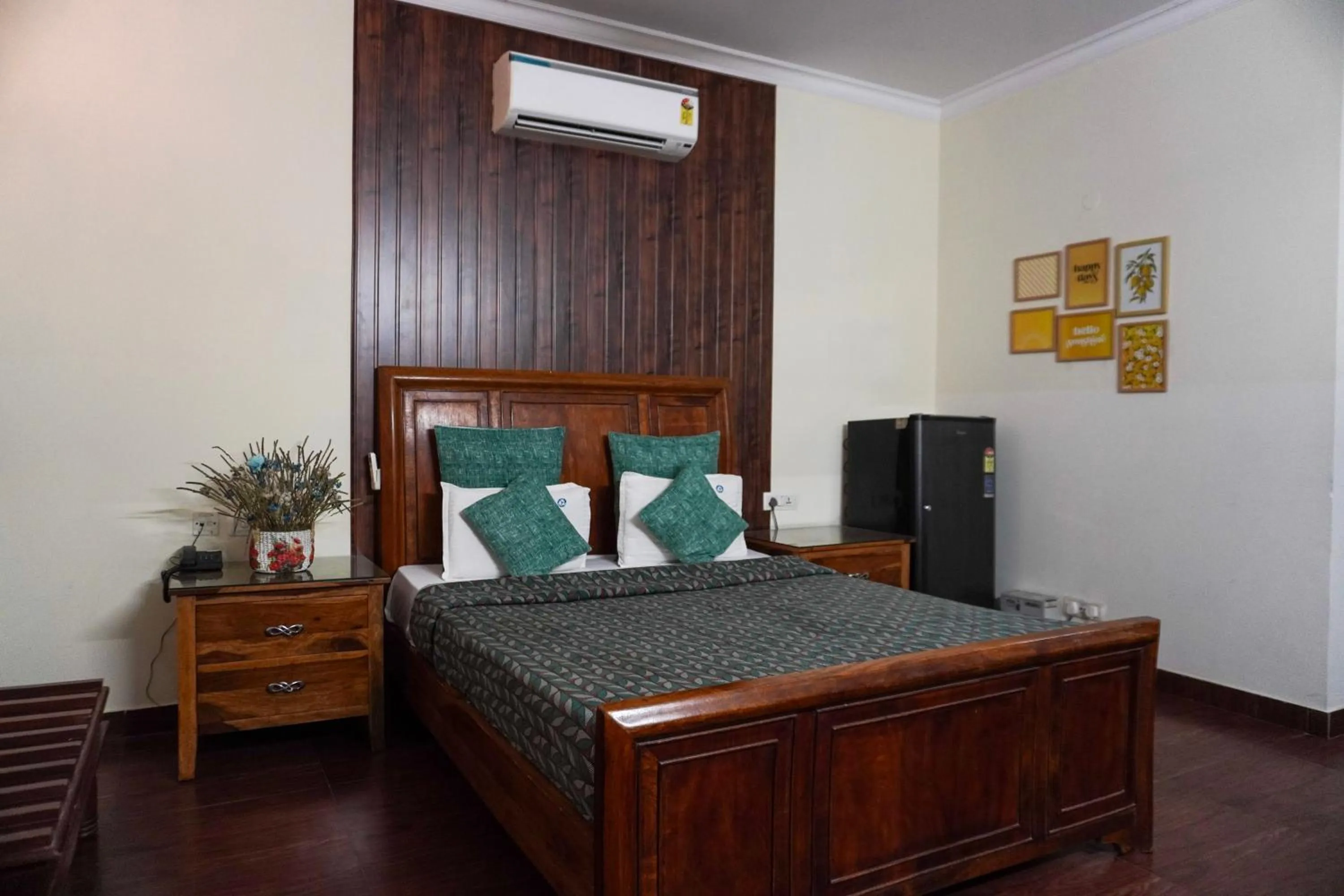 Bedroom, Bed in Perch Arbor Suites