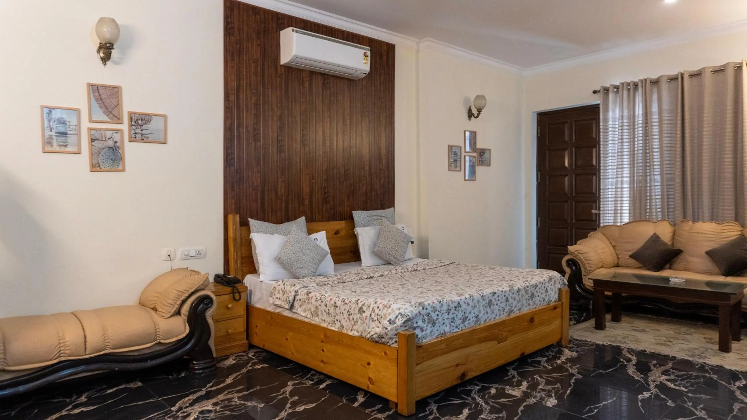 Bedroom, Bed in Perch Arbor Suites