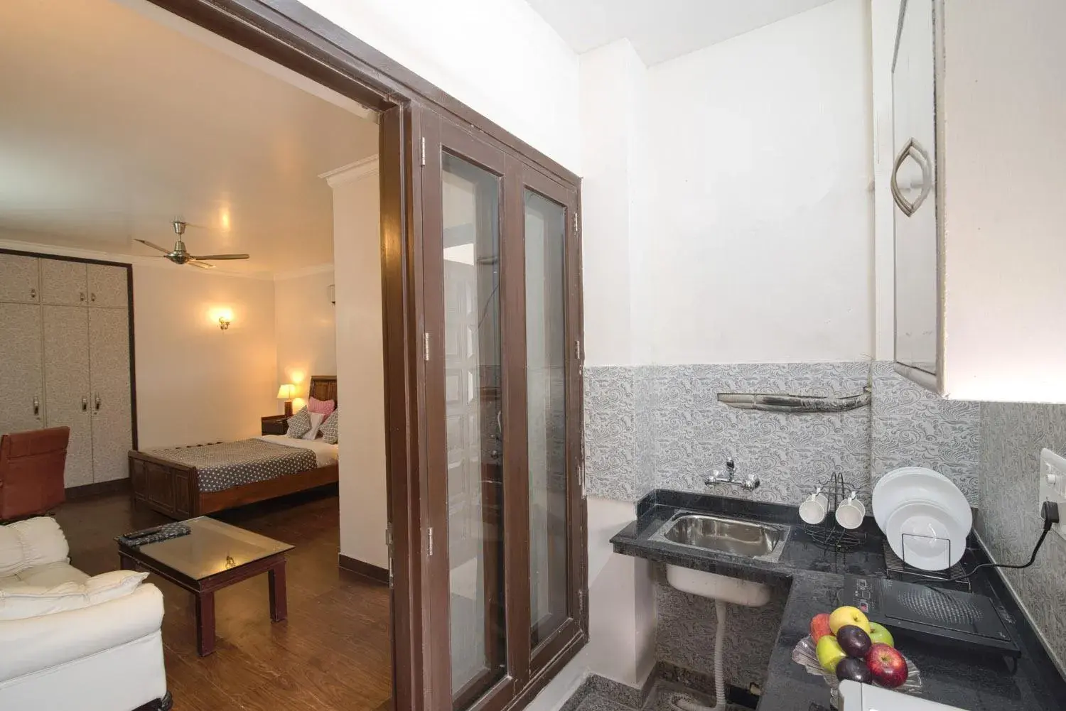 Kitchen or kitchenette, Bed in Perch Arbor Suites Kitchen or kitchenette, Bed in Perch Arbor Suites
