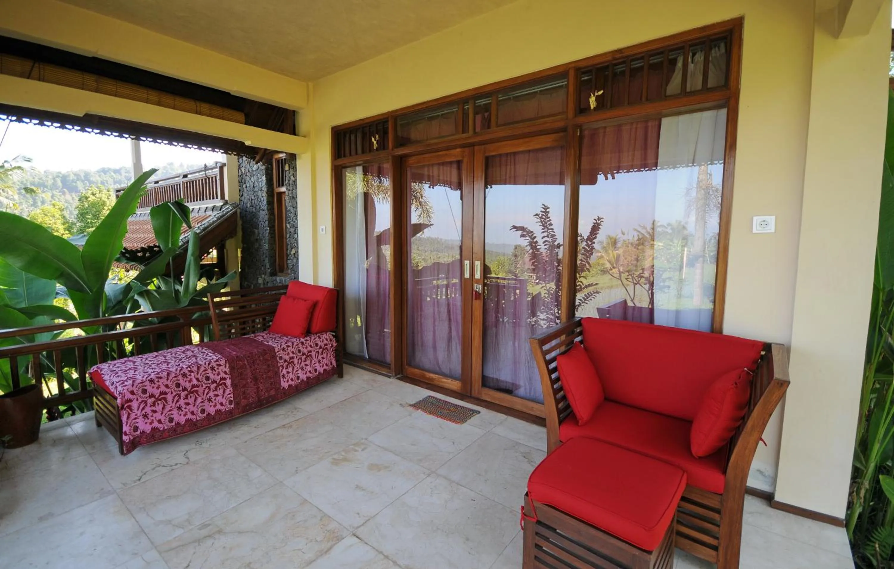 Property building in Lesong Hotel and Restaurant