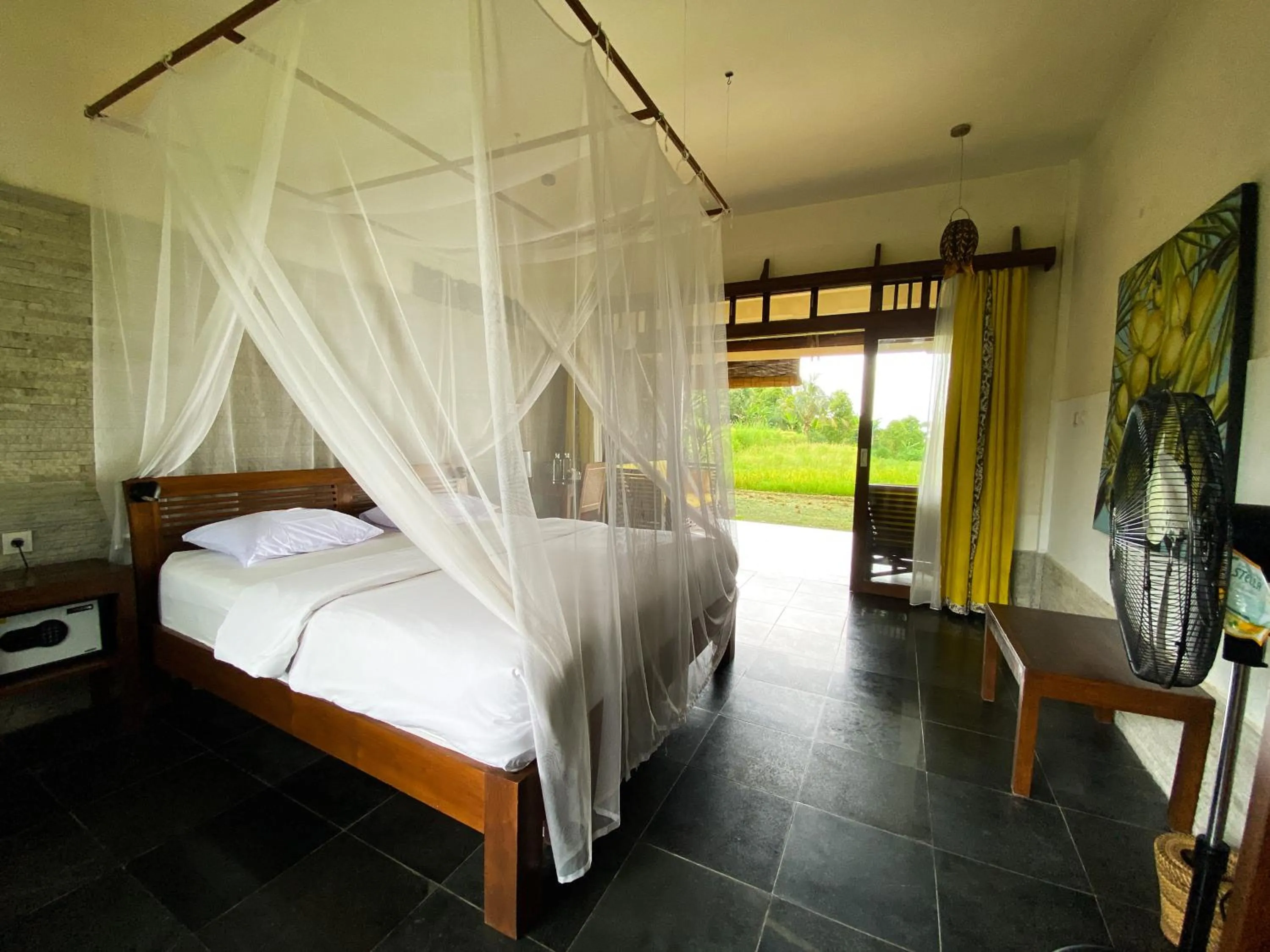 Bed in Lesong Hotel and Restaurant