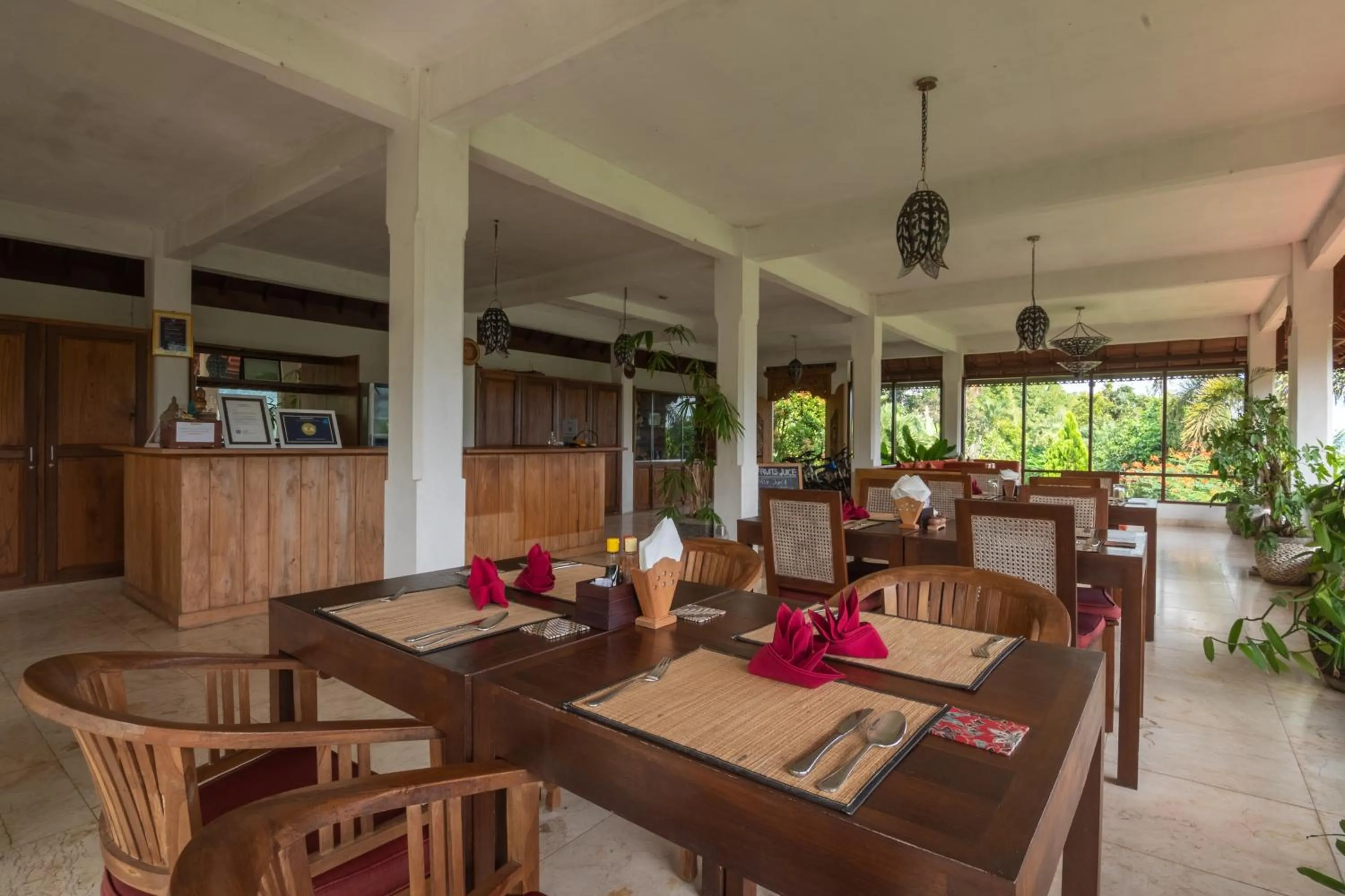 Restaurant/places to eat in Lesong Hotel and Restaurant