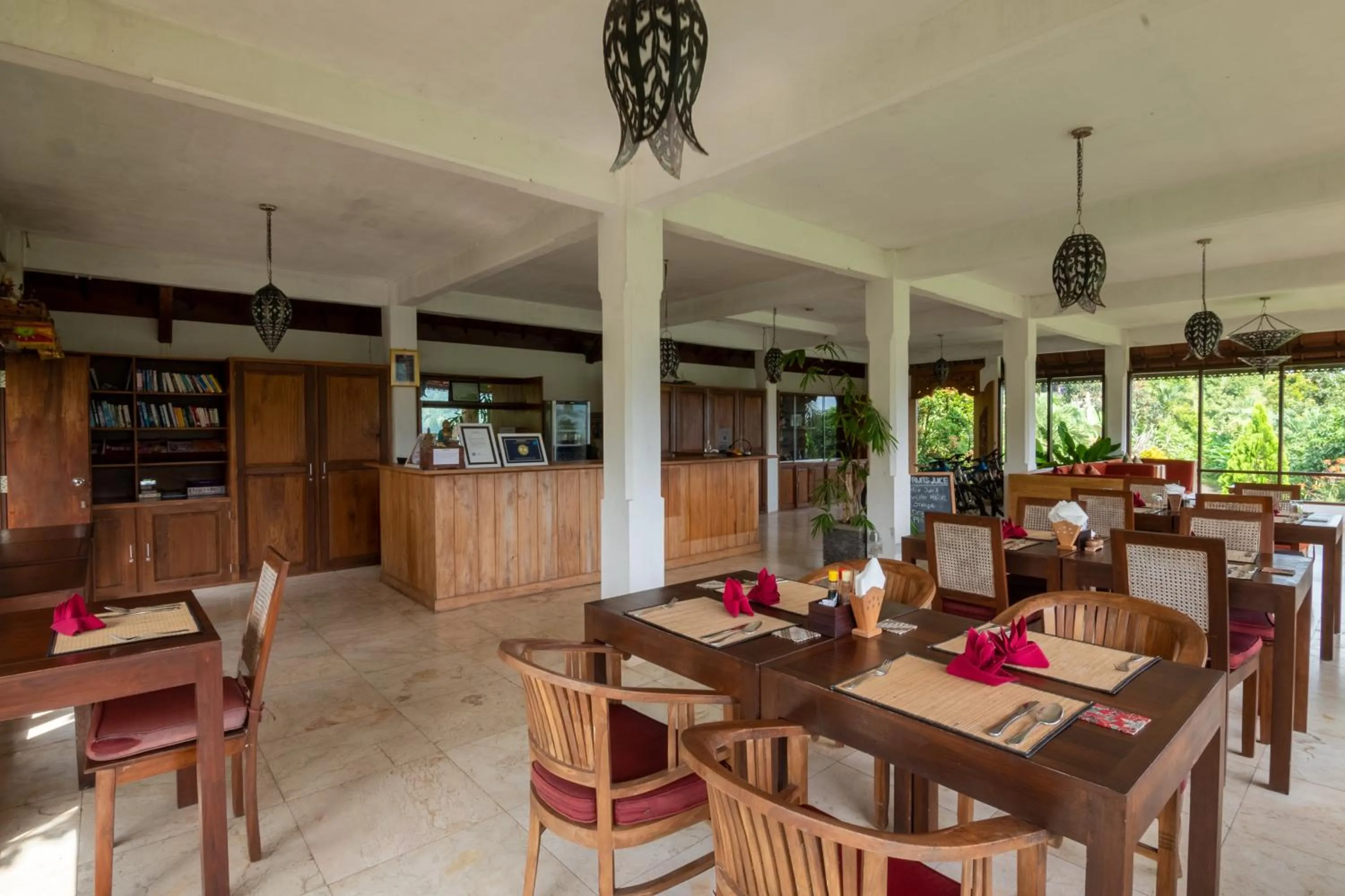 Restaurant/places to eat in Lesong Hotel and Restaurant