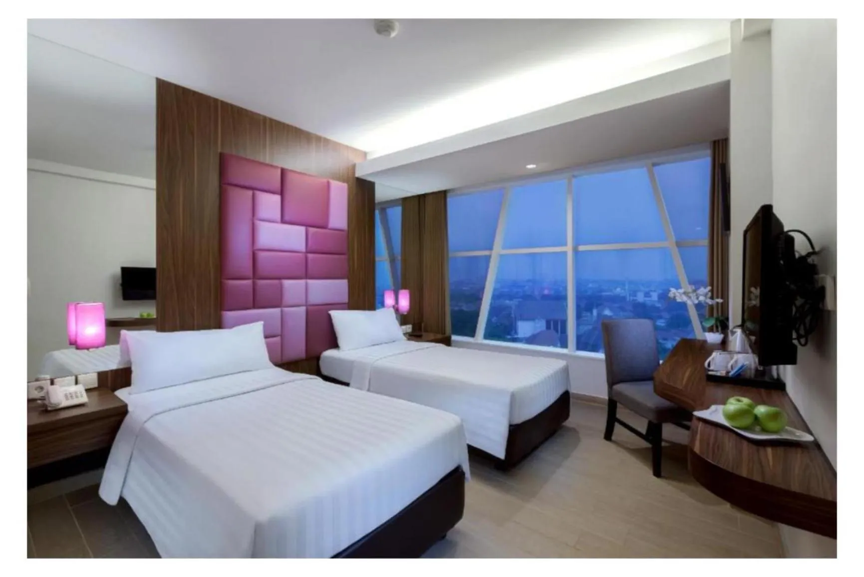 Bed in Quest Hotel Darmo - Surabaya by ASTON