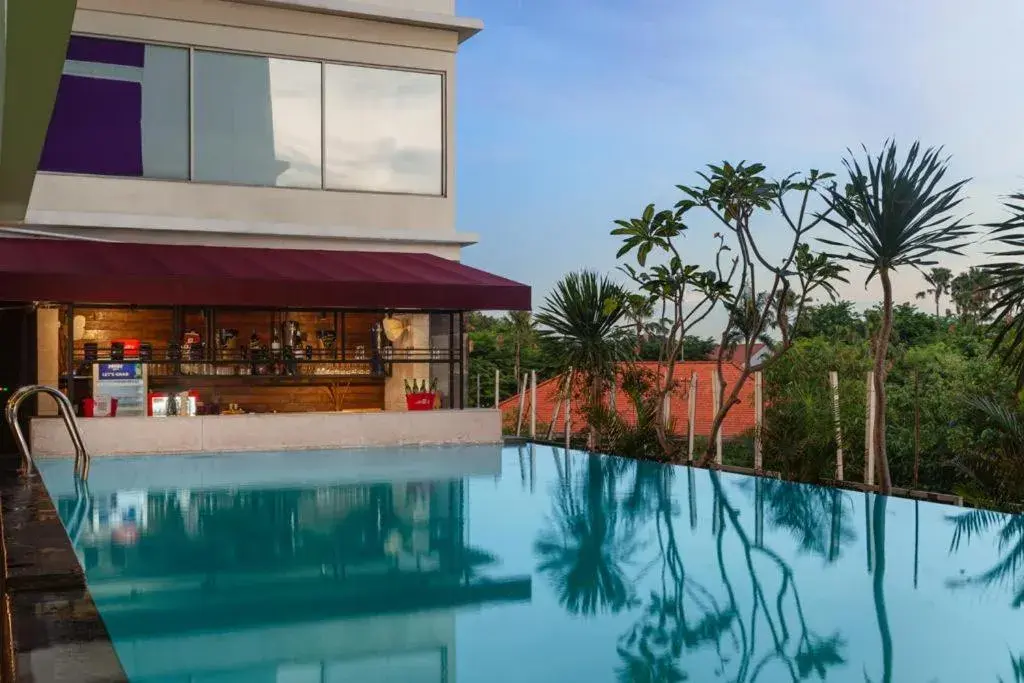 Swimming pool in Quest Hotel Darmo - Surabaya by ASTON Swimming pool in Quest Hotel Darmo - Surabaya by ASTON