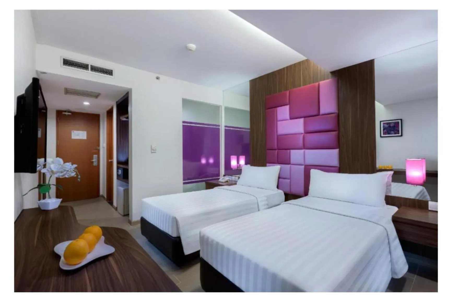 Bed in Quest Hotel Darmo - Surabaya by ASTON