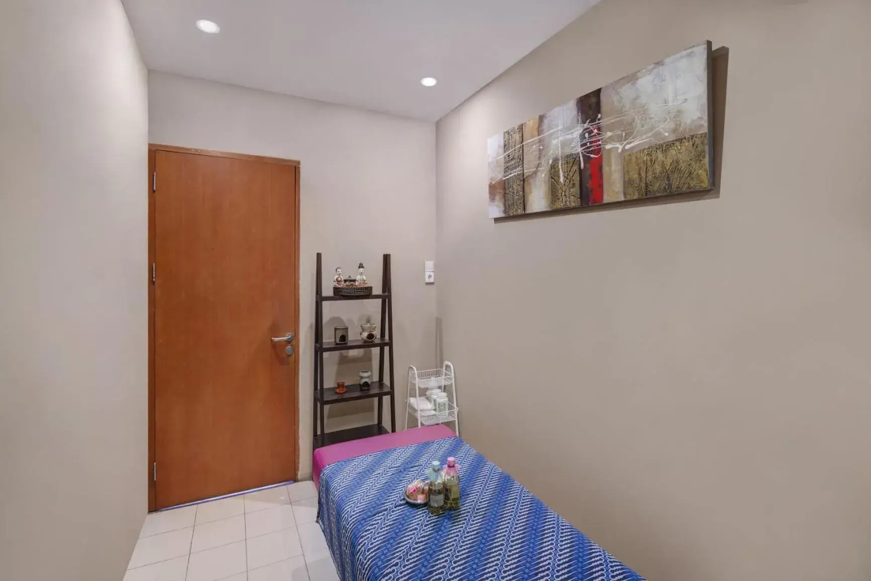 Spa and wellness centre/facilities, Bed in Quest Hotel Darmo - Surabaya by ASTON Spa and wellness centre/facilities, Bed in Quest Hotel Darmo - Surabaya by ASTON