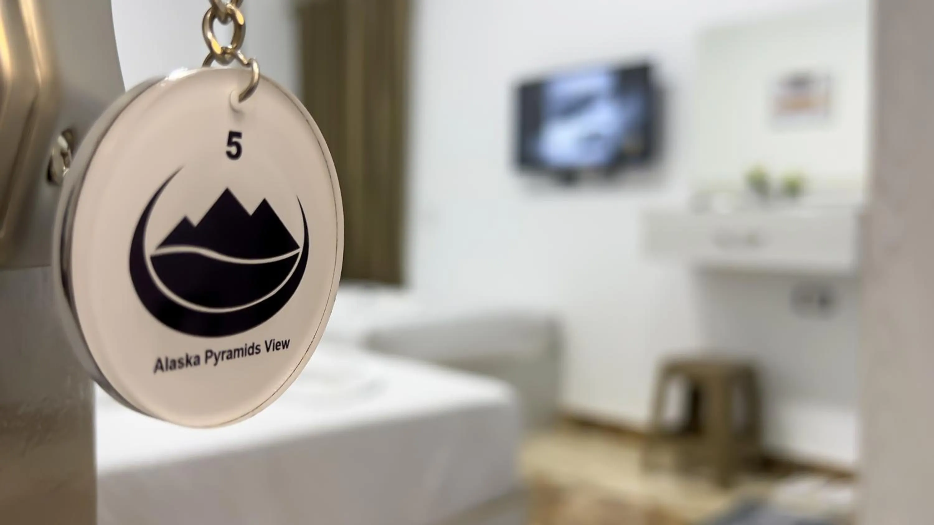 Bed in AlaskaPyramidsView