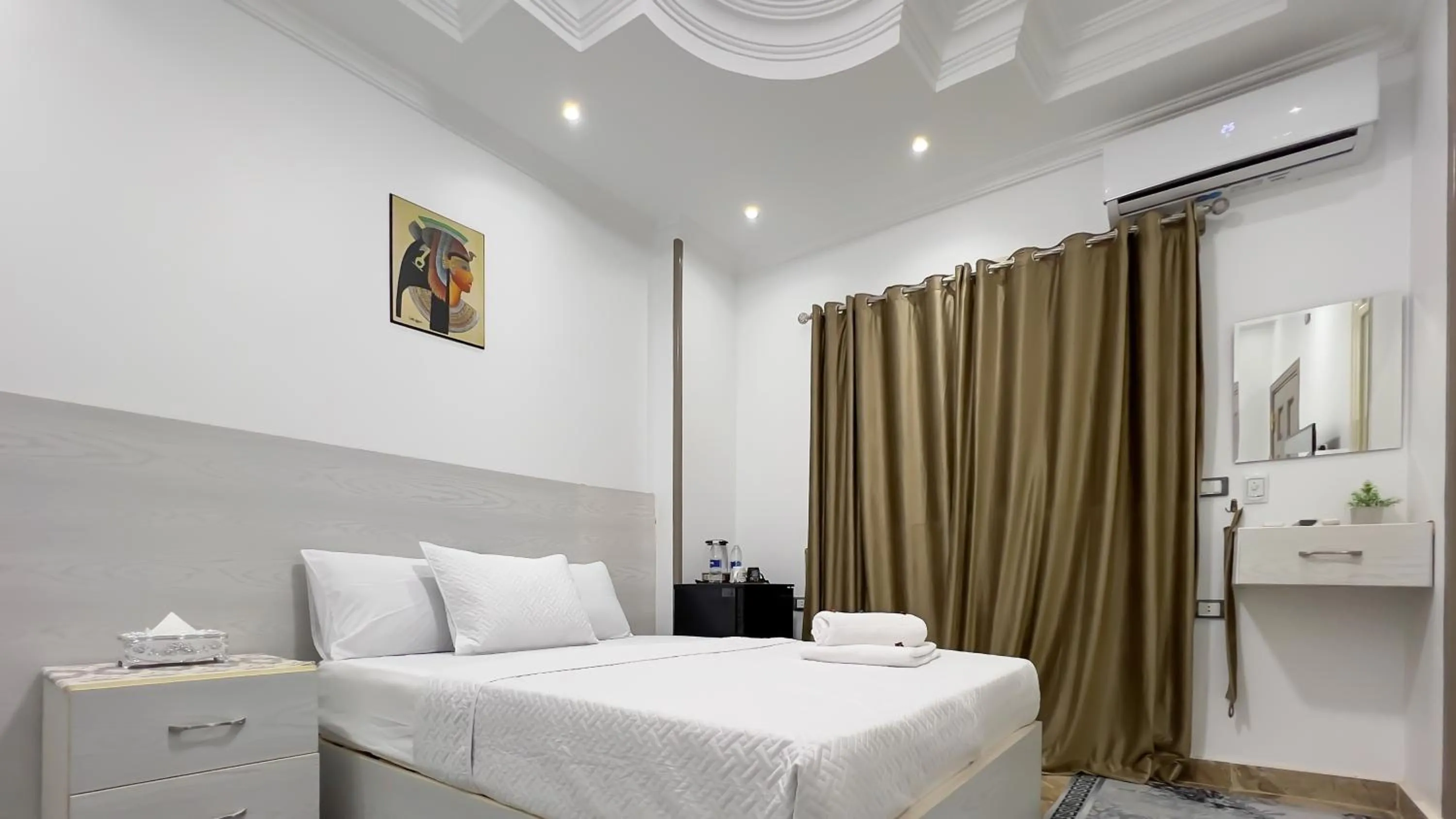 Bed in AlaskaPyramidsView