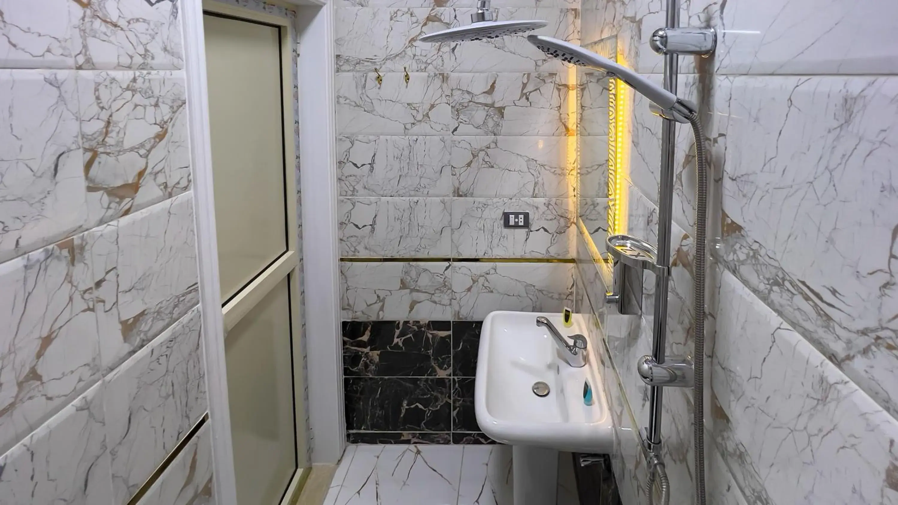 Double or Twin Room with Bathroom - single occupancy in AlaskaPyramidsView Double or Twin Room with Bathroom - single occupancy in AlaskaPyramidsView