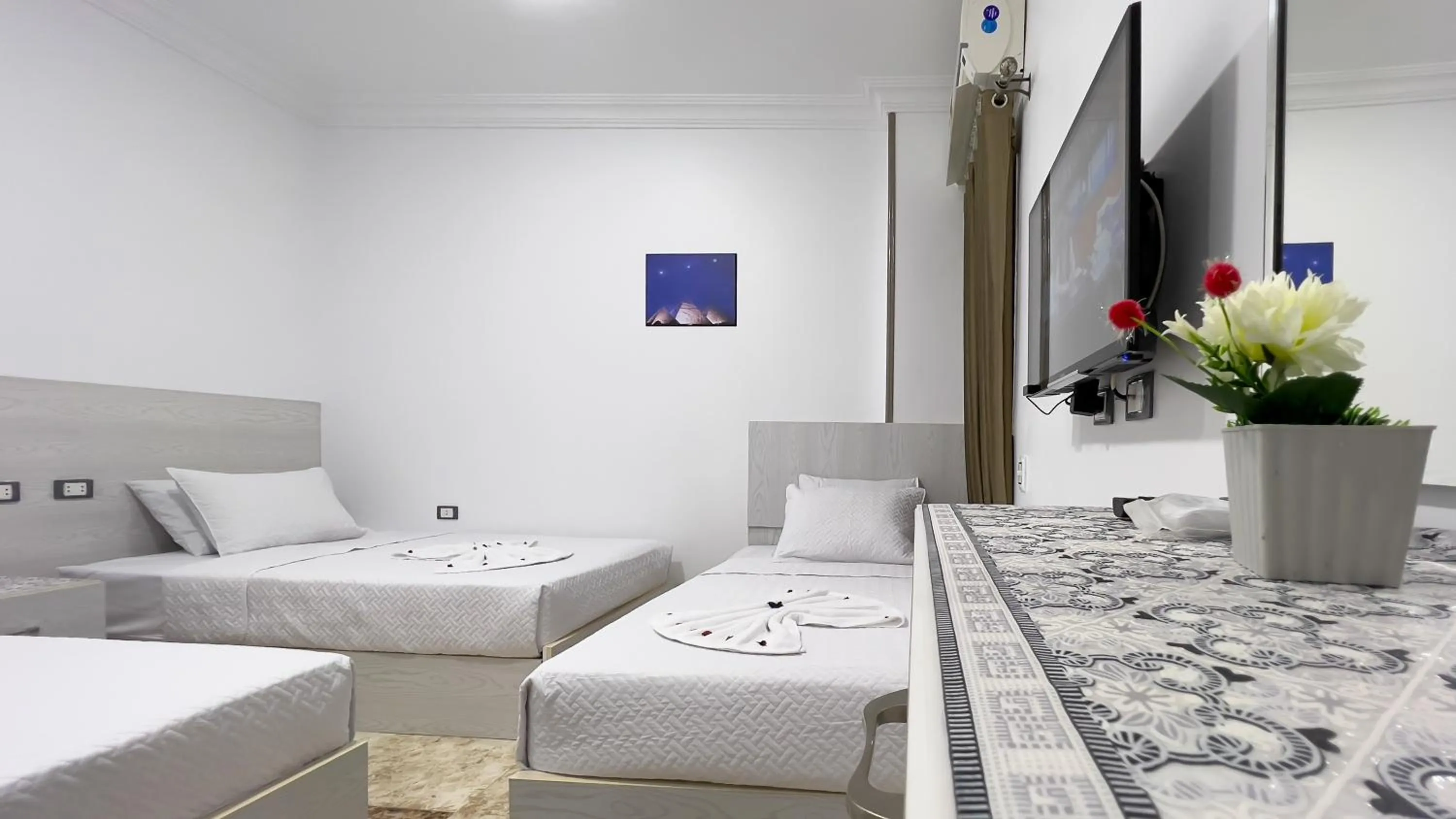 Bed in AlaskaPyramidsView