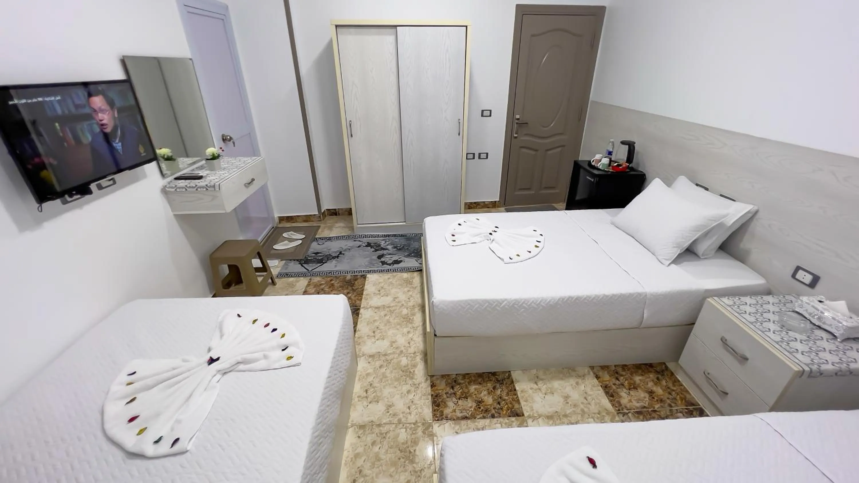 Bed in AlaskaPyramidsView