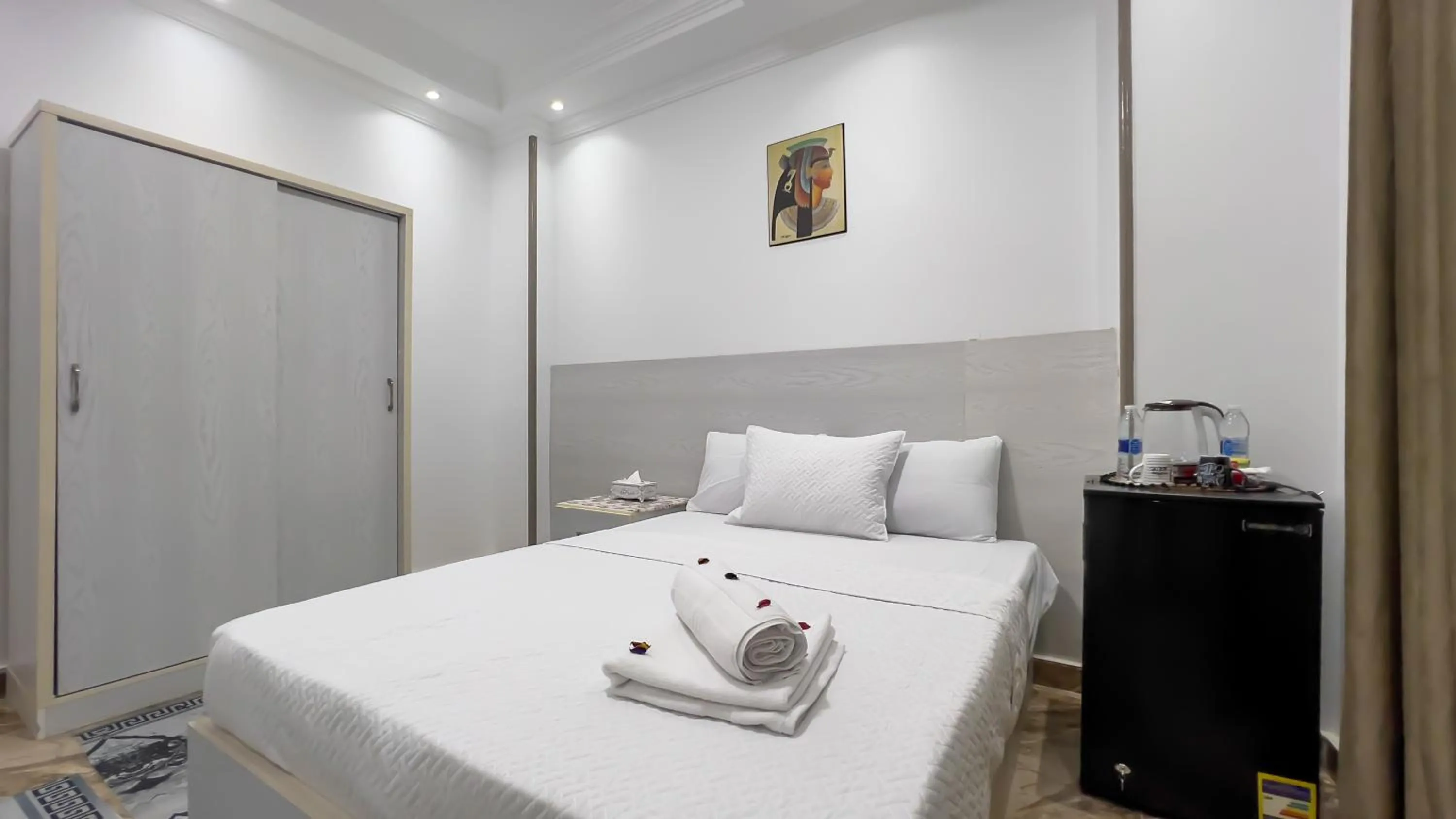 Bed in AlaskaPyramidsView