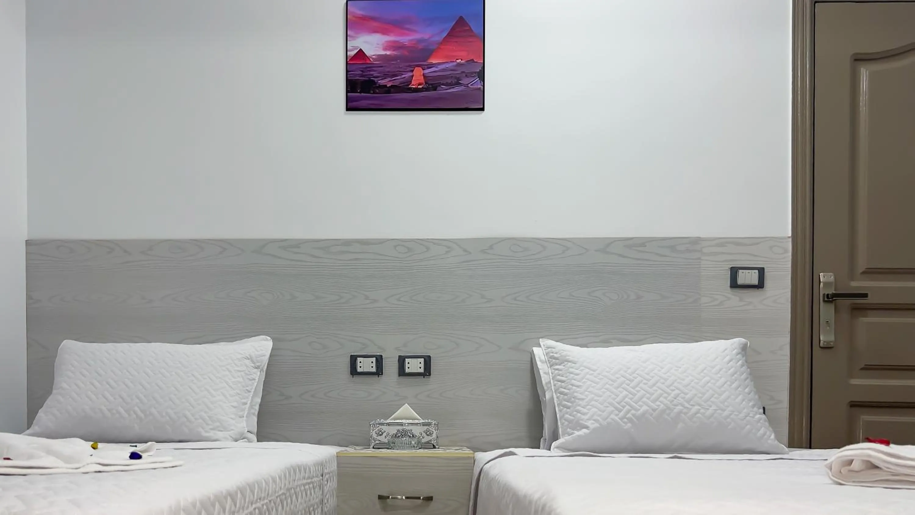 Bed in AlaskaPyramidsView