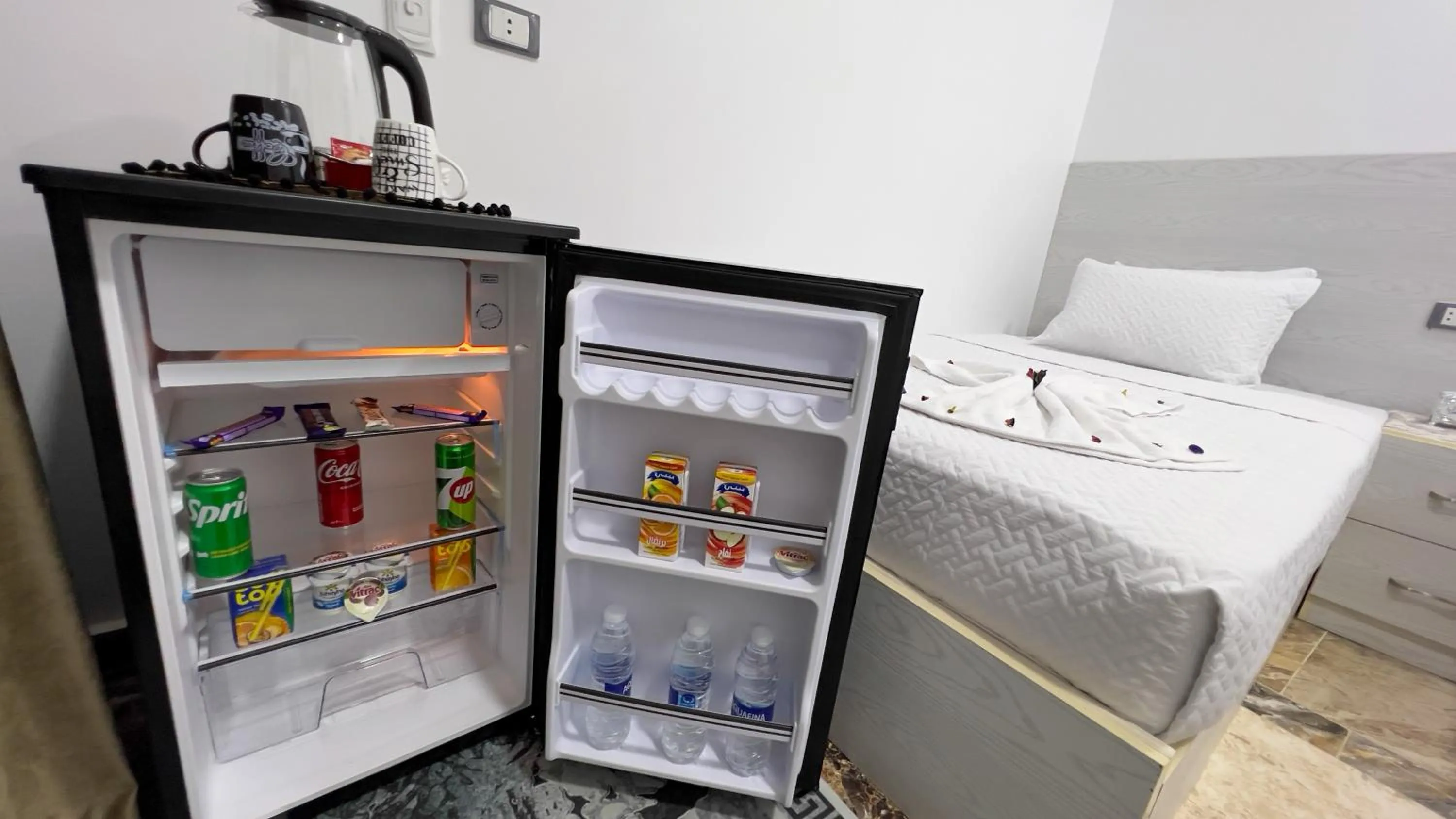 Restaurant/places to eat, Bed in AlaskaPyramidsView