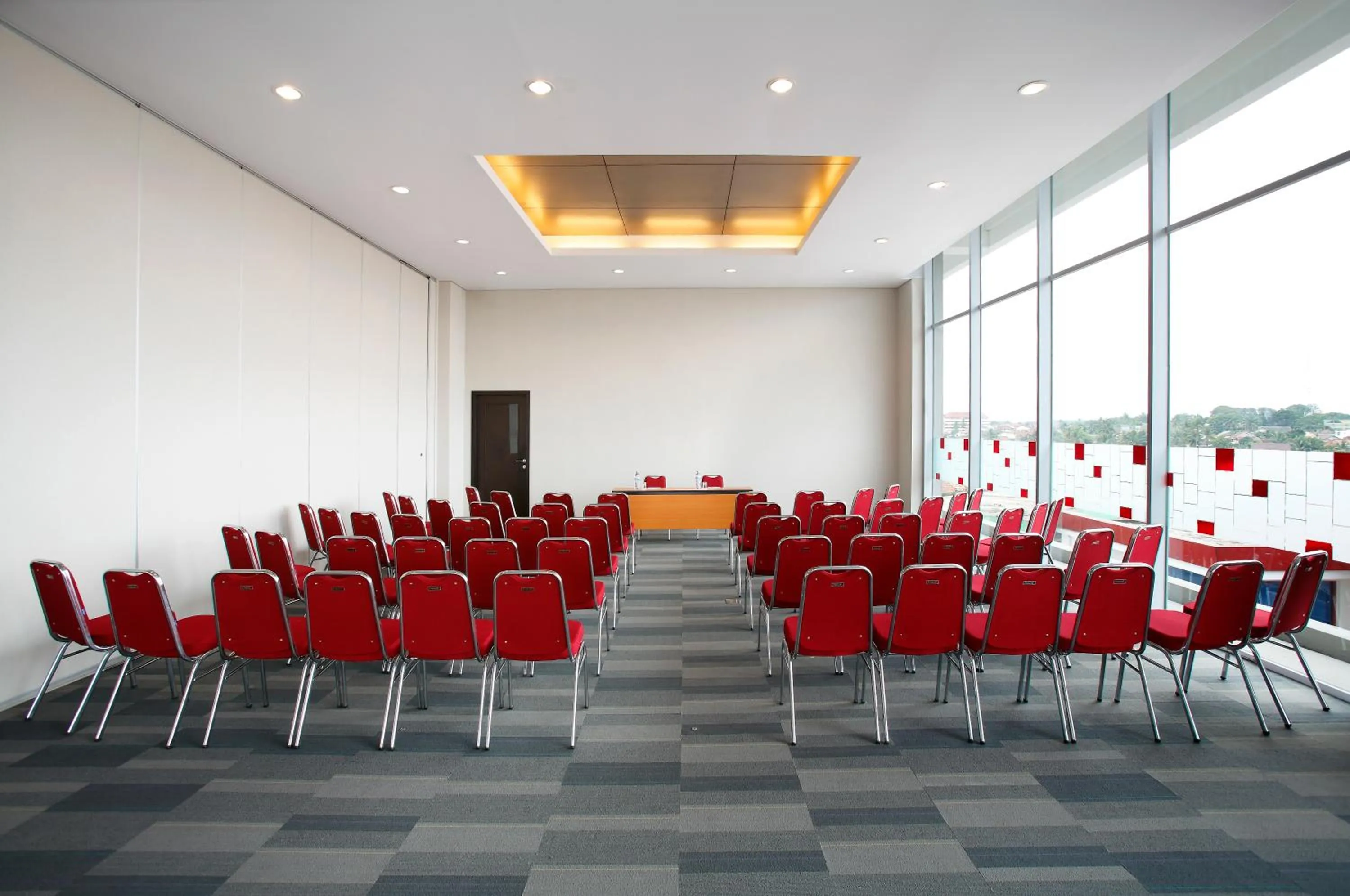 Business facilities in Amaris Hotel Palembang