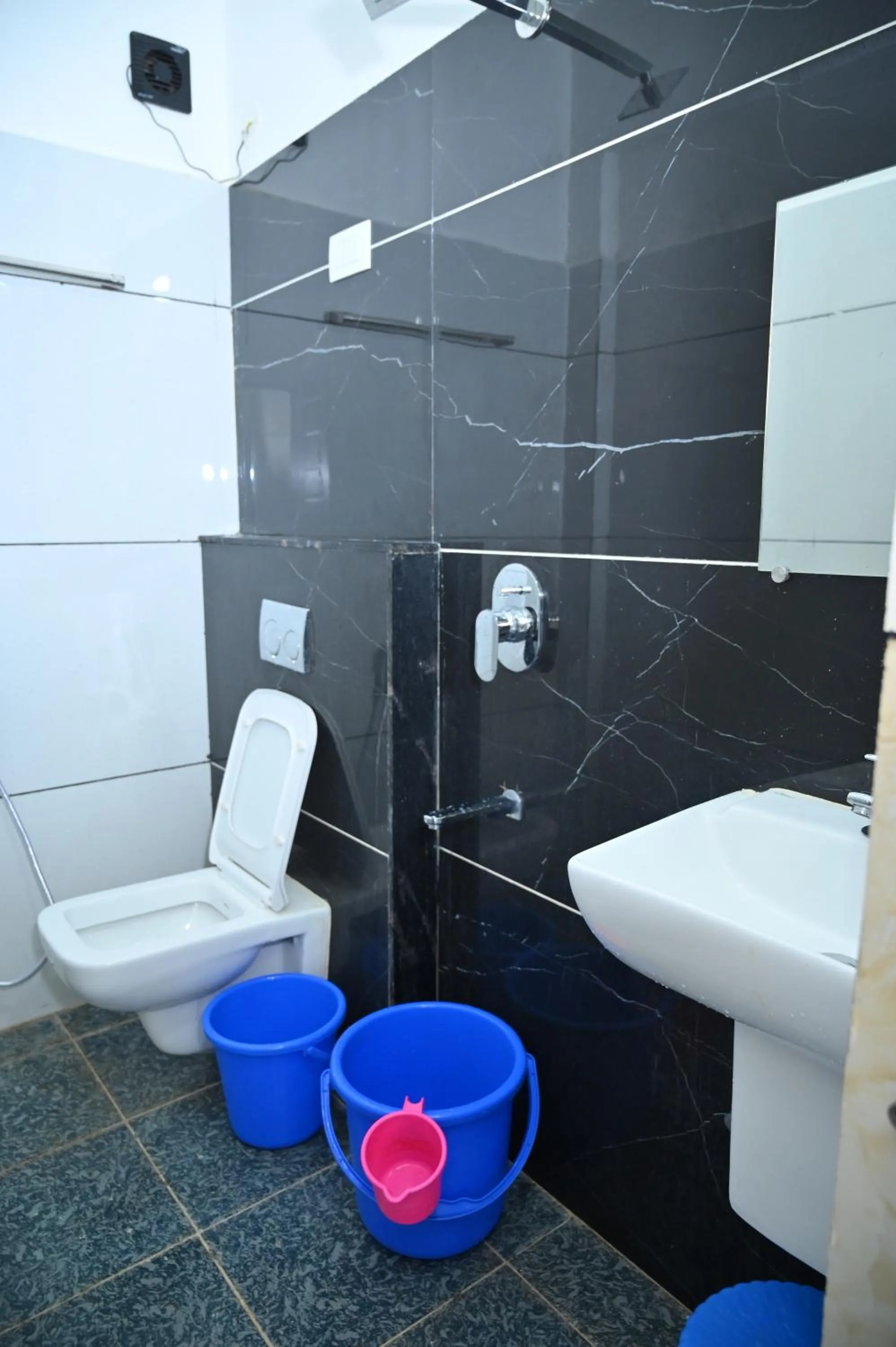 Shower in Blue Pearl Beach Guest House