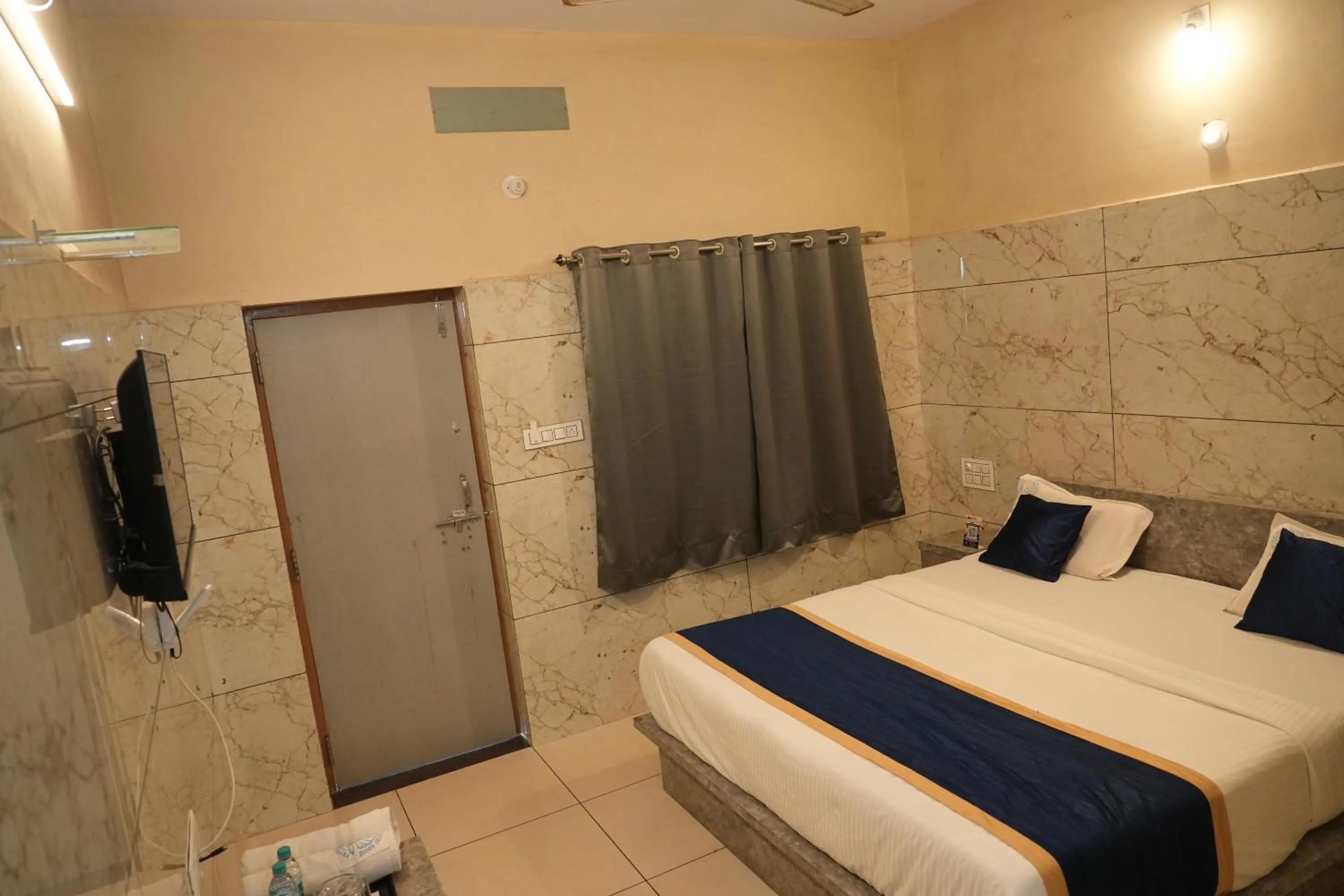 Bed in Blue Pearl Beach Guest House