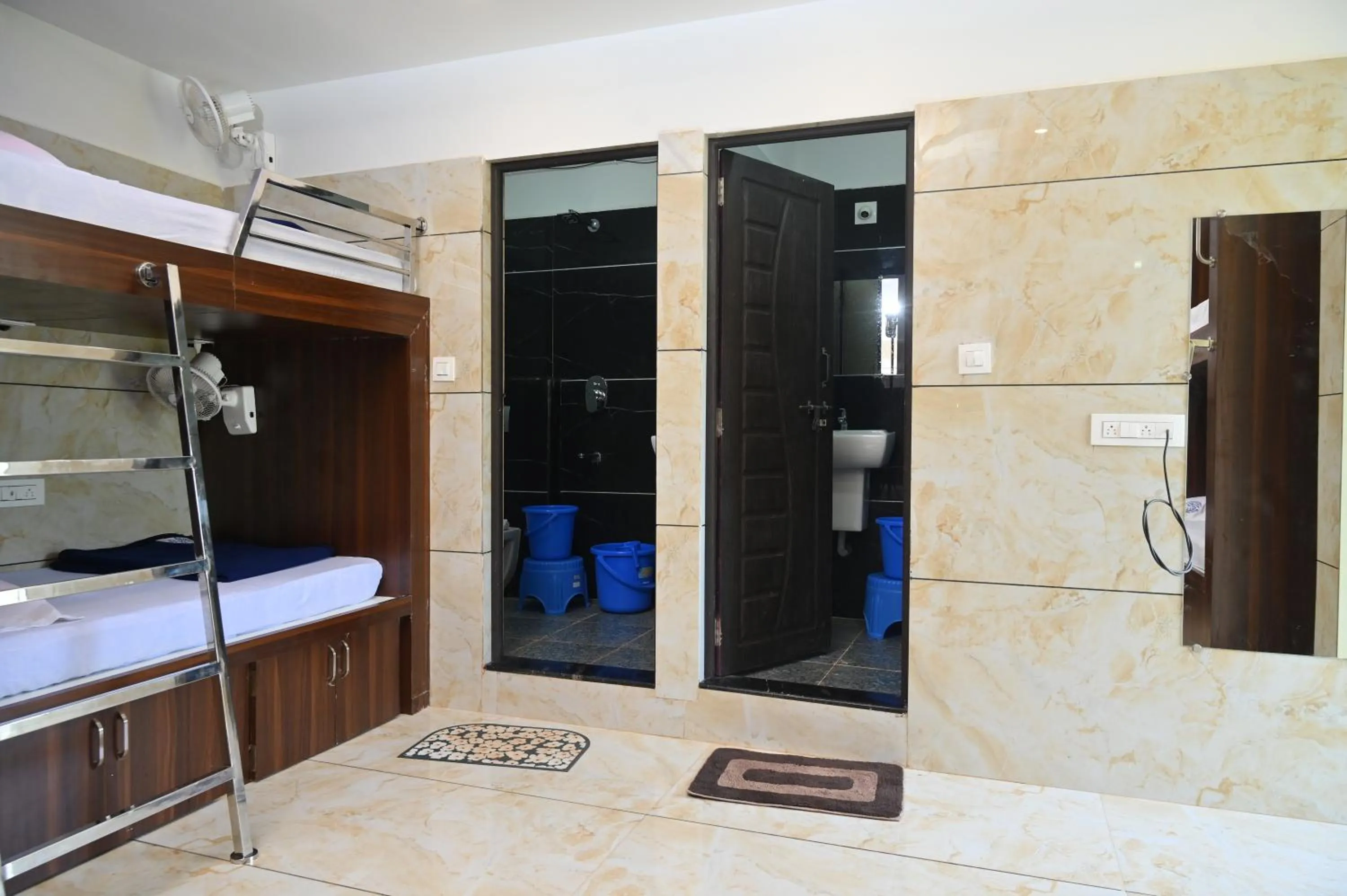 Bed in Blue Pearl Beach Guest House