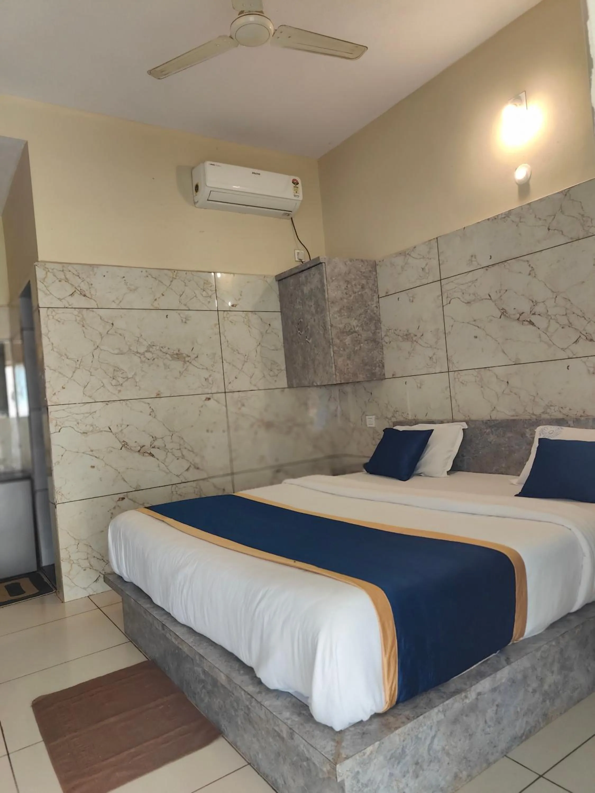 Bed in Blue Pearl Beach Guest House