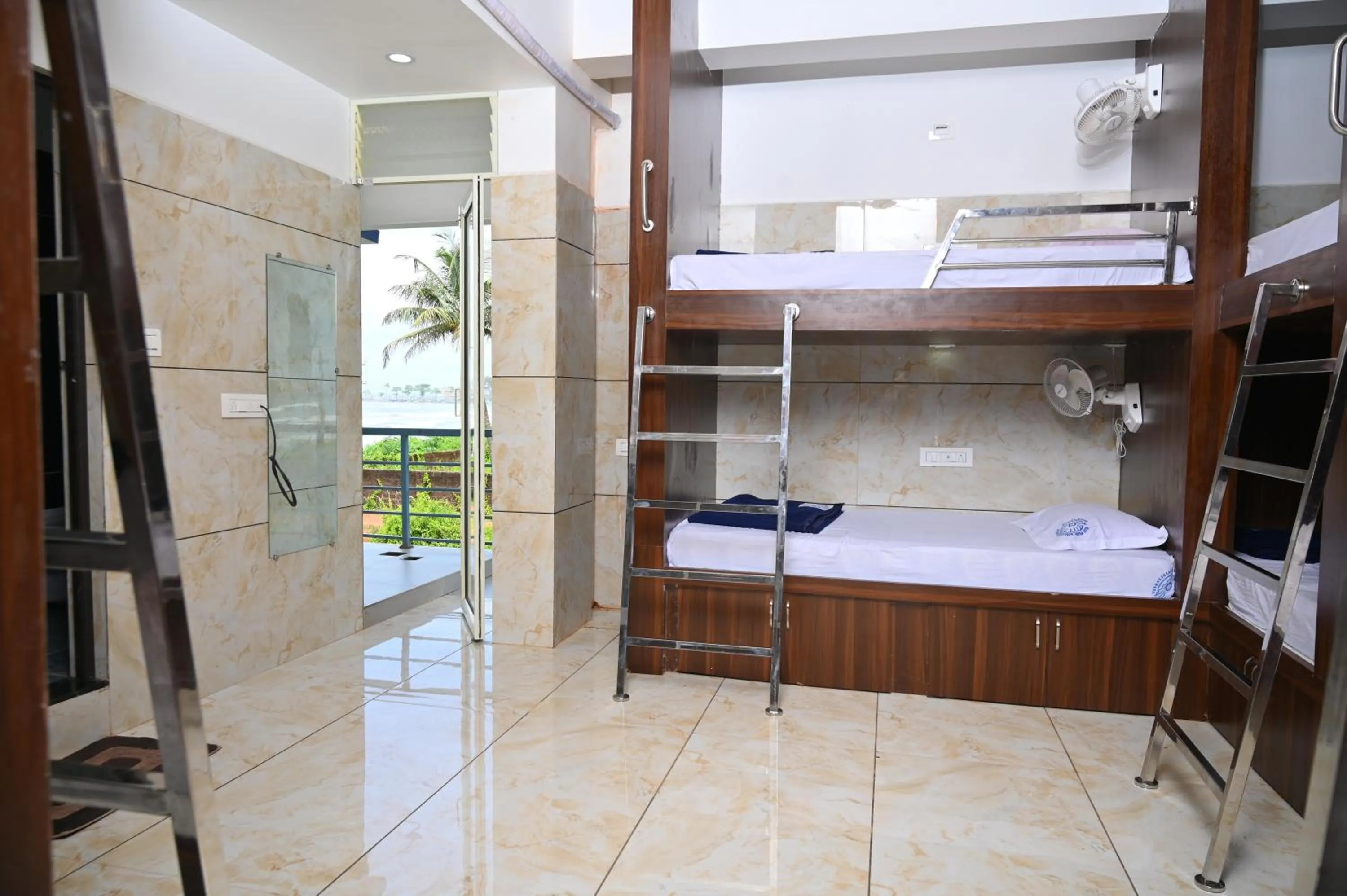 Bed in Blue Pearl Beach Guest House