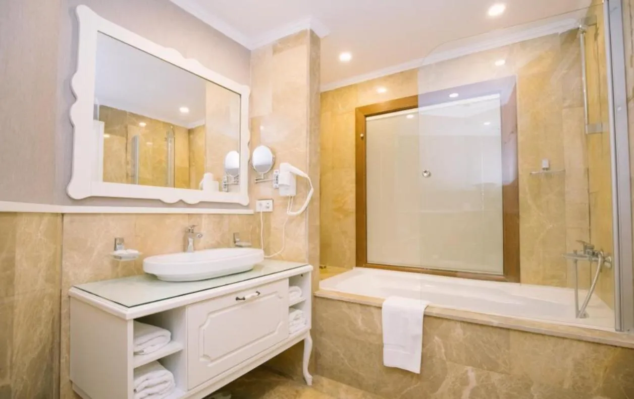 Bathroom in Burgaz İzer Hotel