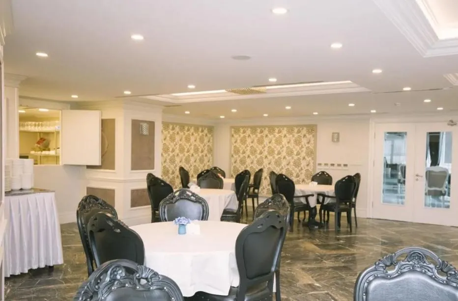 Restaurant/places to eat in Burgaz İzer Hotel