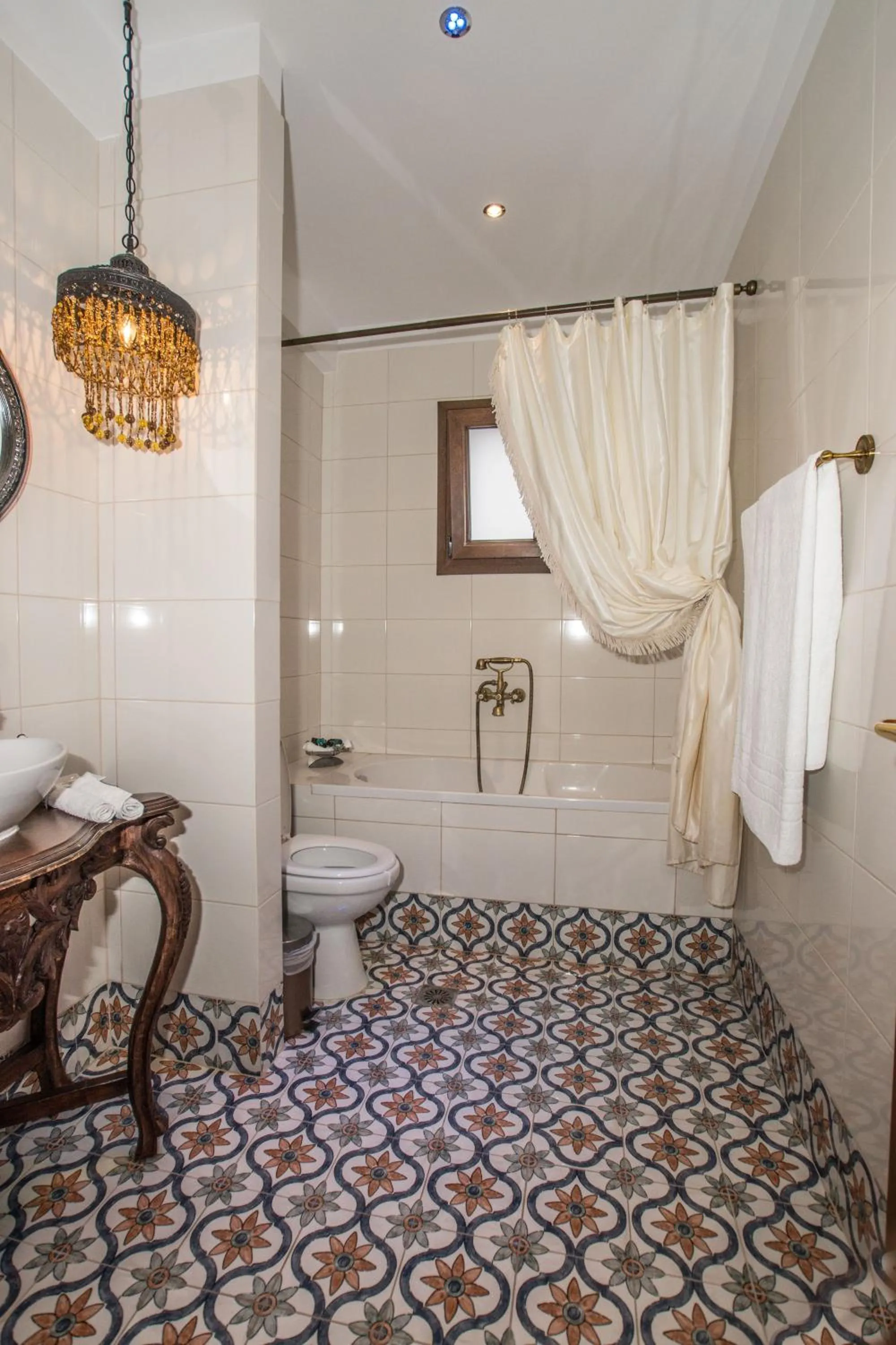 Bathroom in Evmorfes Villas