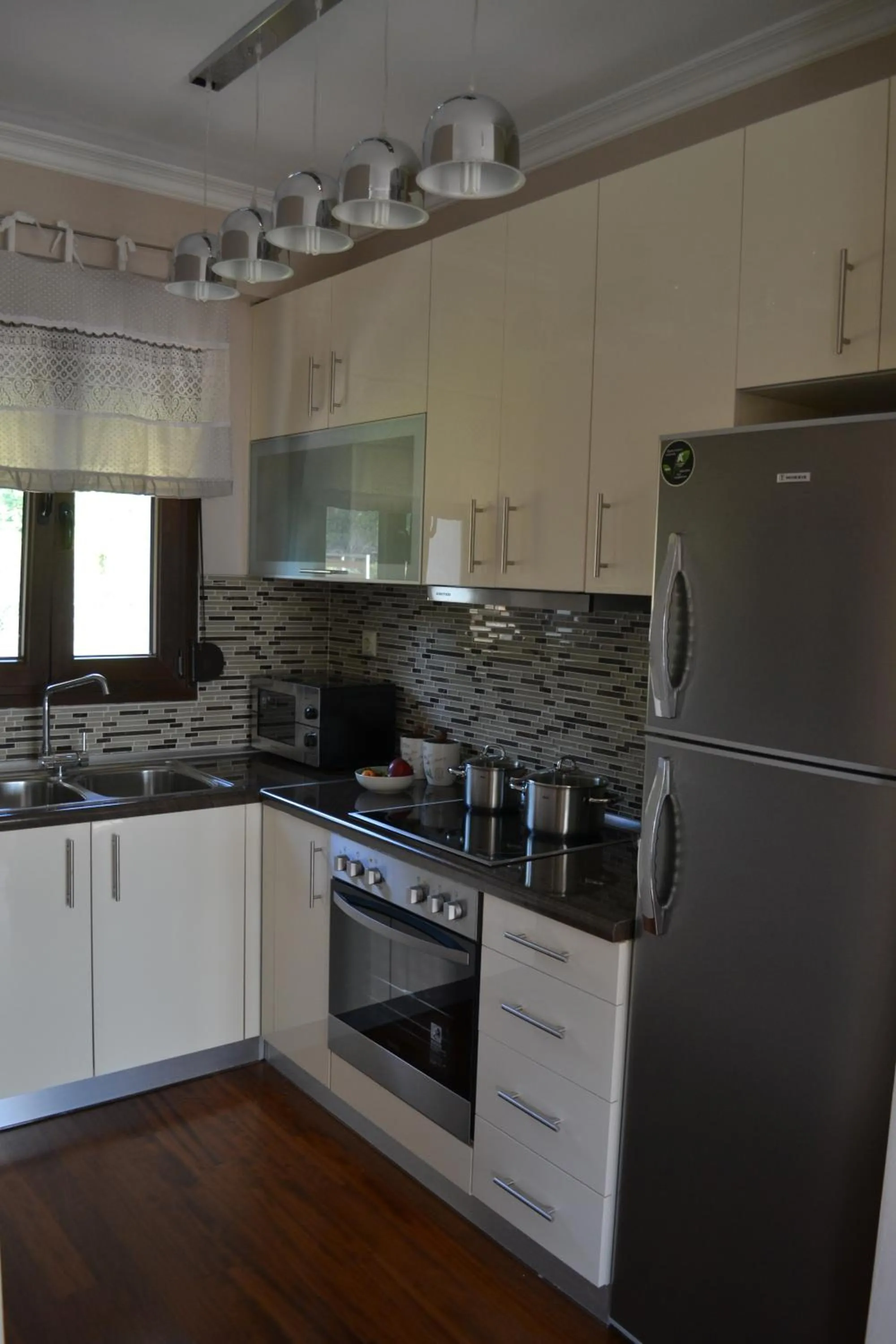 Kitchen or kitchenette in Evmorfes Villas