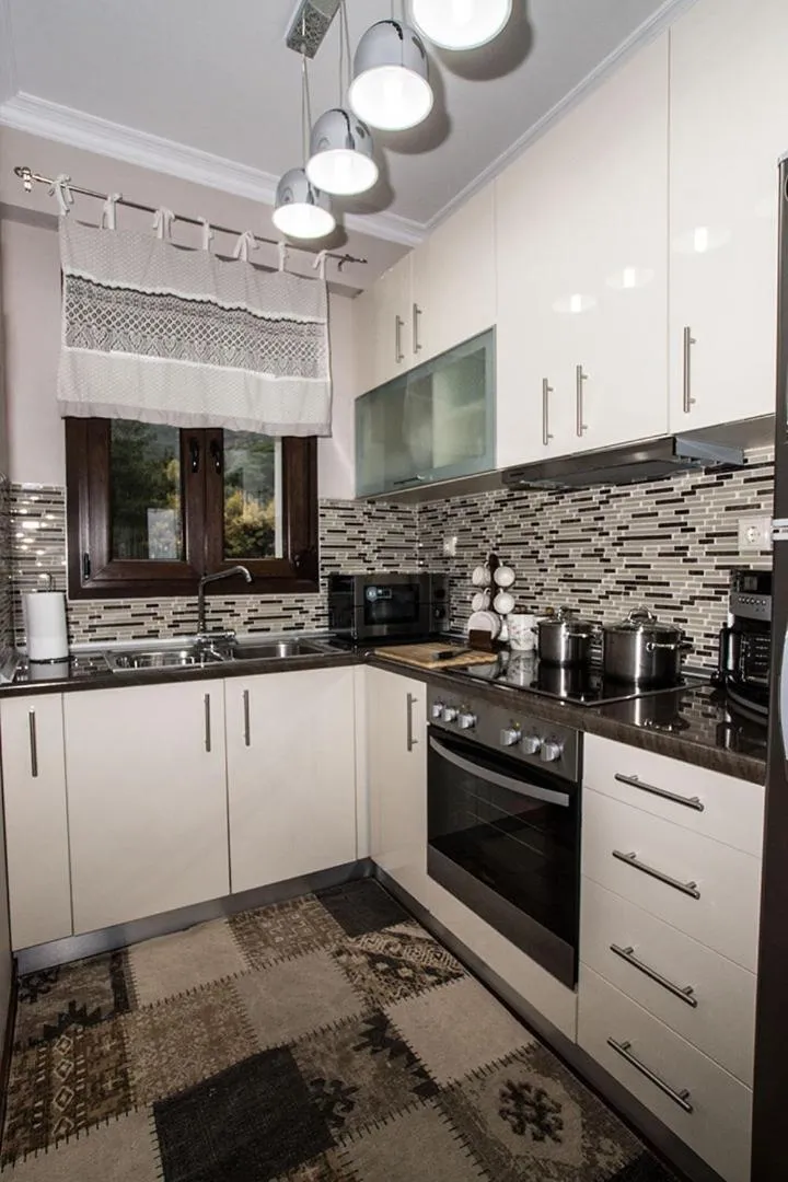 Kitchen or kitchenette in Evmorfes Villas