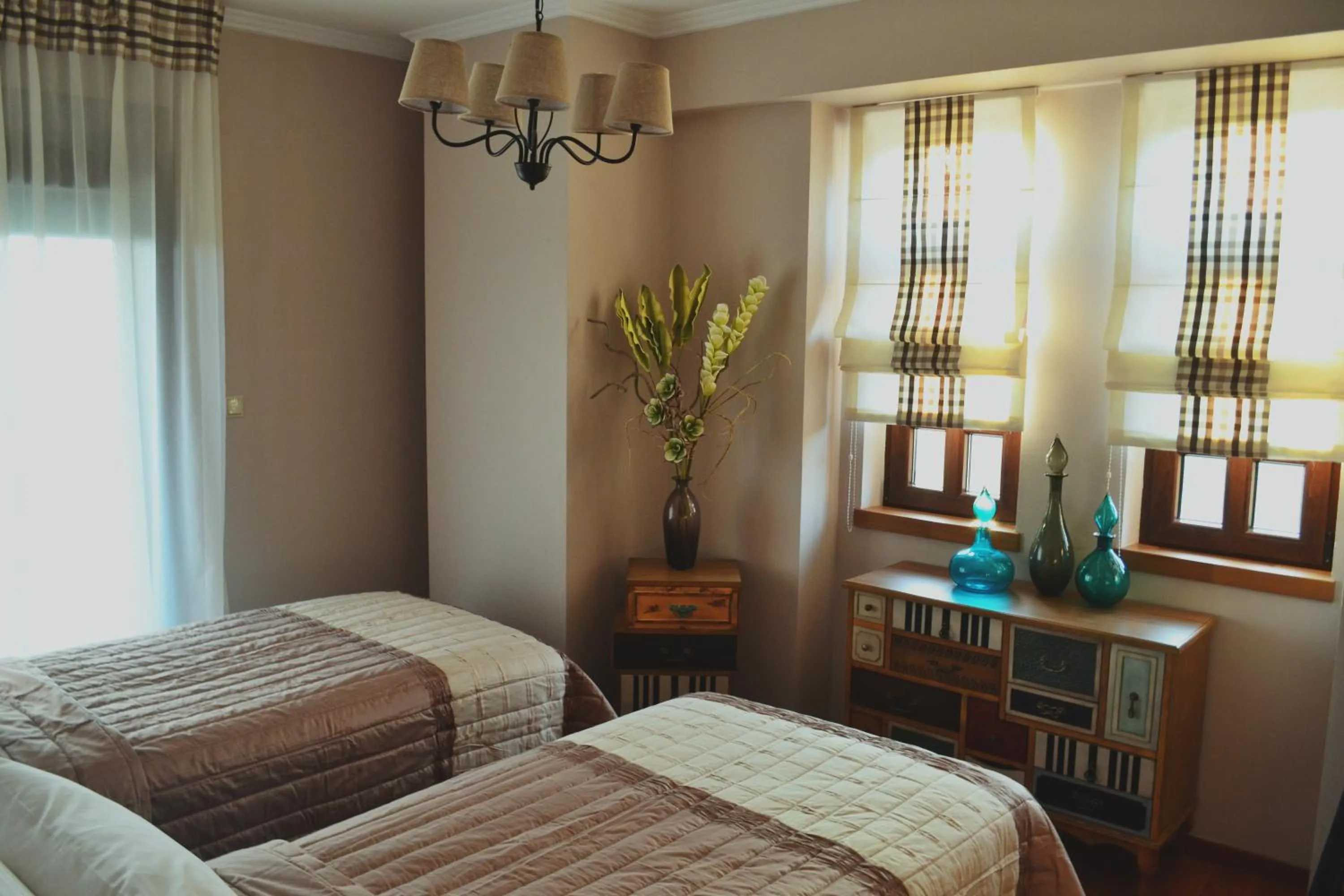 Photo of the whole room, Bed in Evmorfes Villas