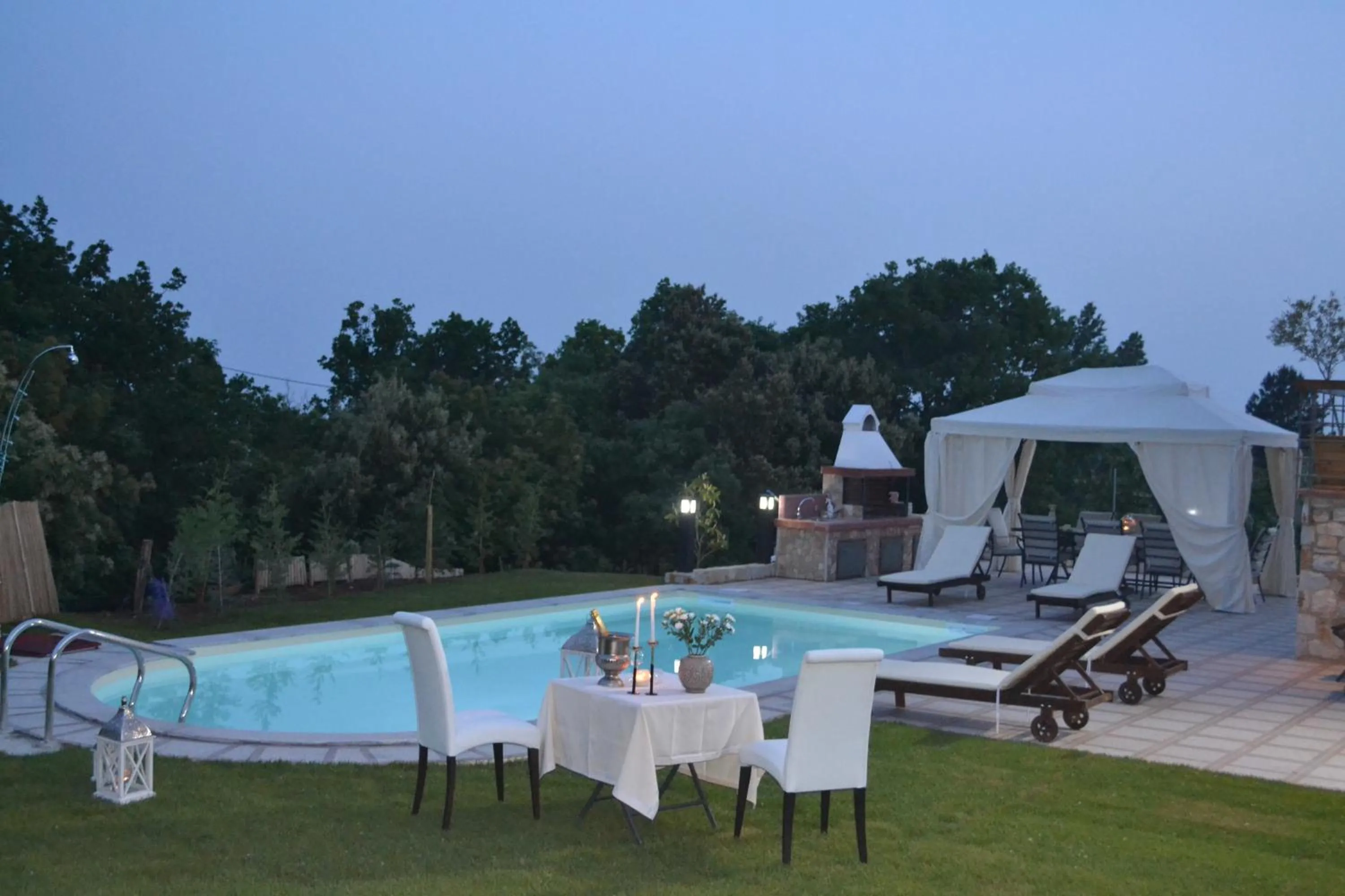 Swimming pool in Evmorfes Villas