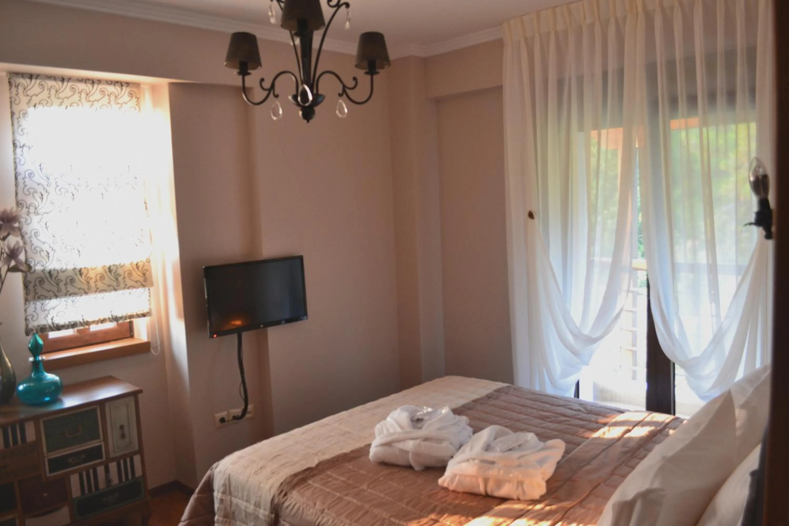 Bed in Evmorfes Villas