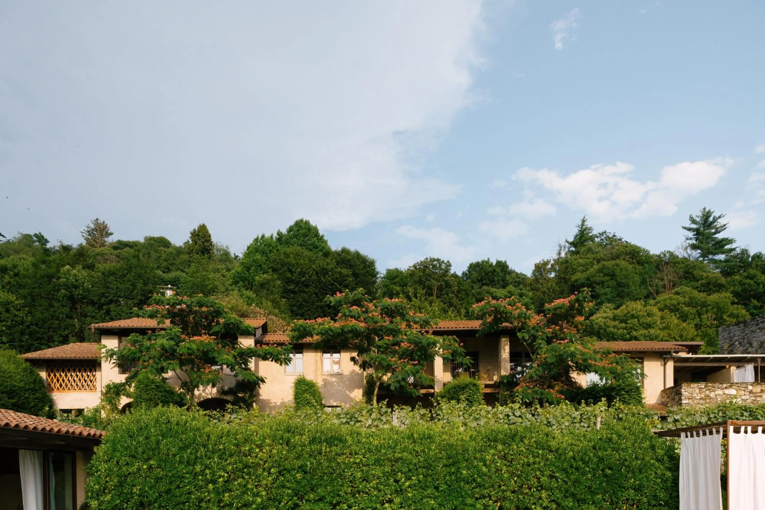 Property building in La Darbia