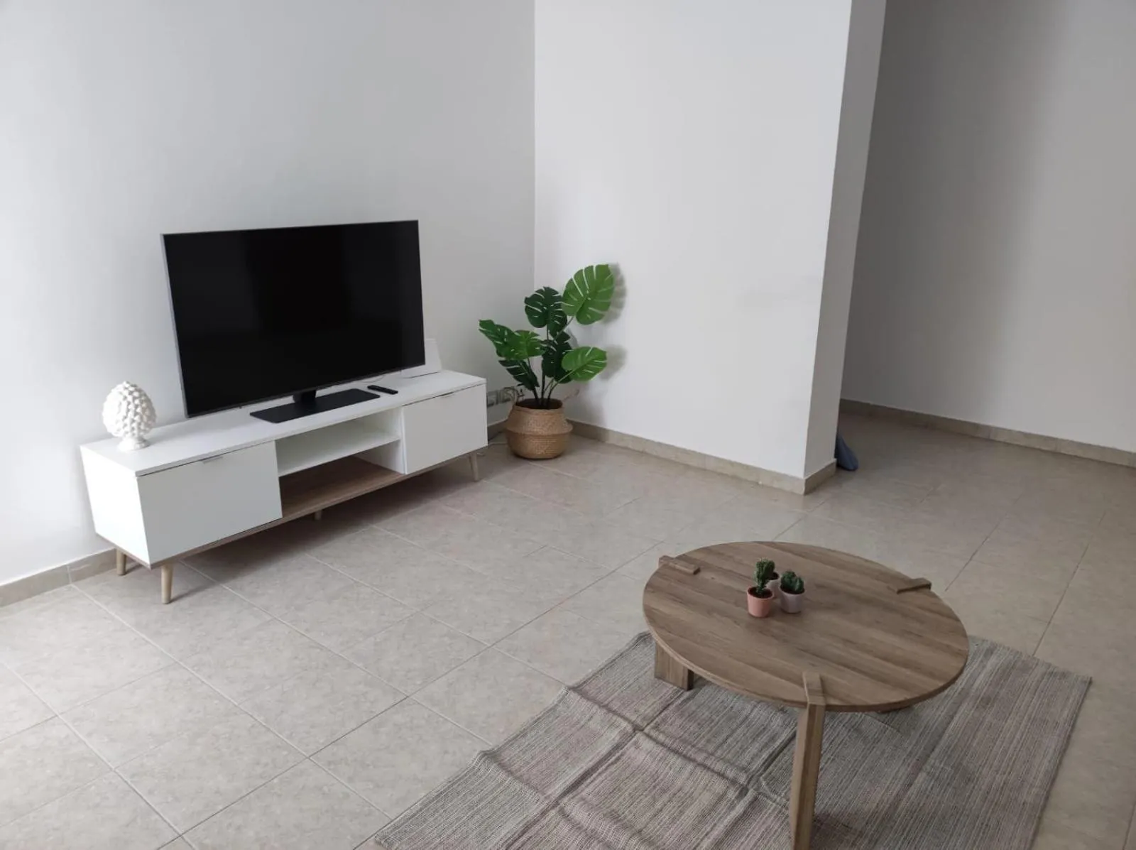 E&S Apartment
